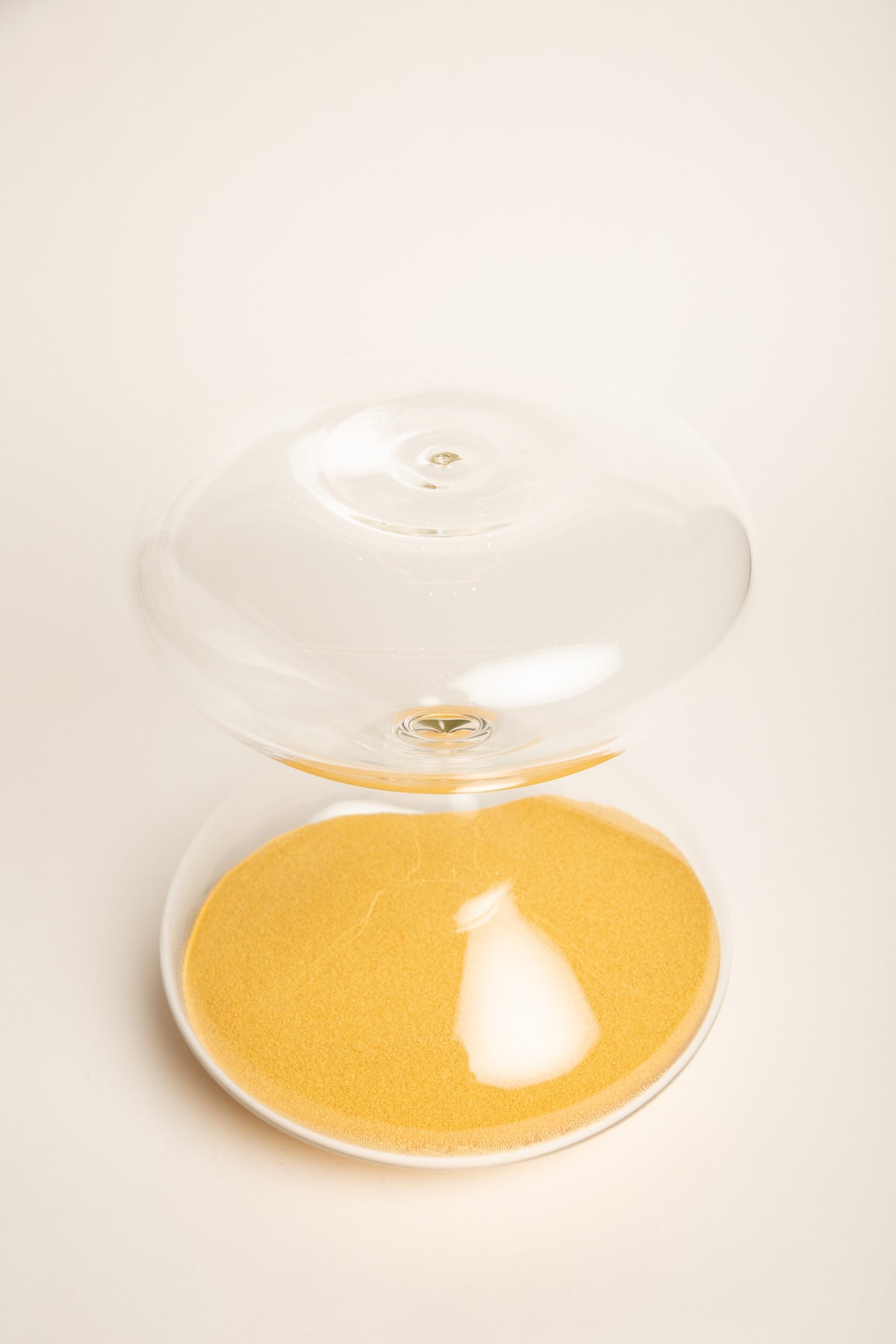 HG TIMEPIECE| MARC NEWSON HG 60 MIN HOURGLASS - MAXFIELD LA