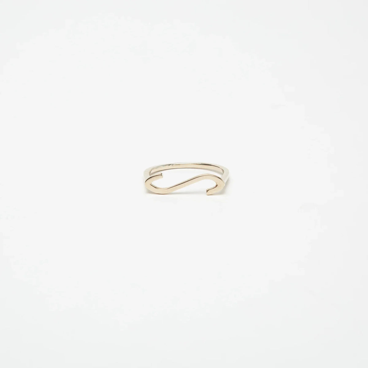 KWIT | 14K WHITE GOLD LETTER S RING