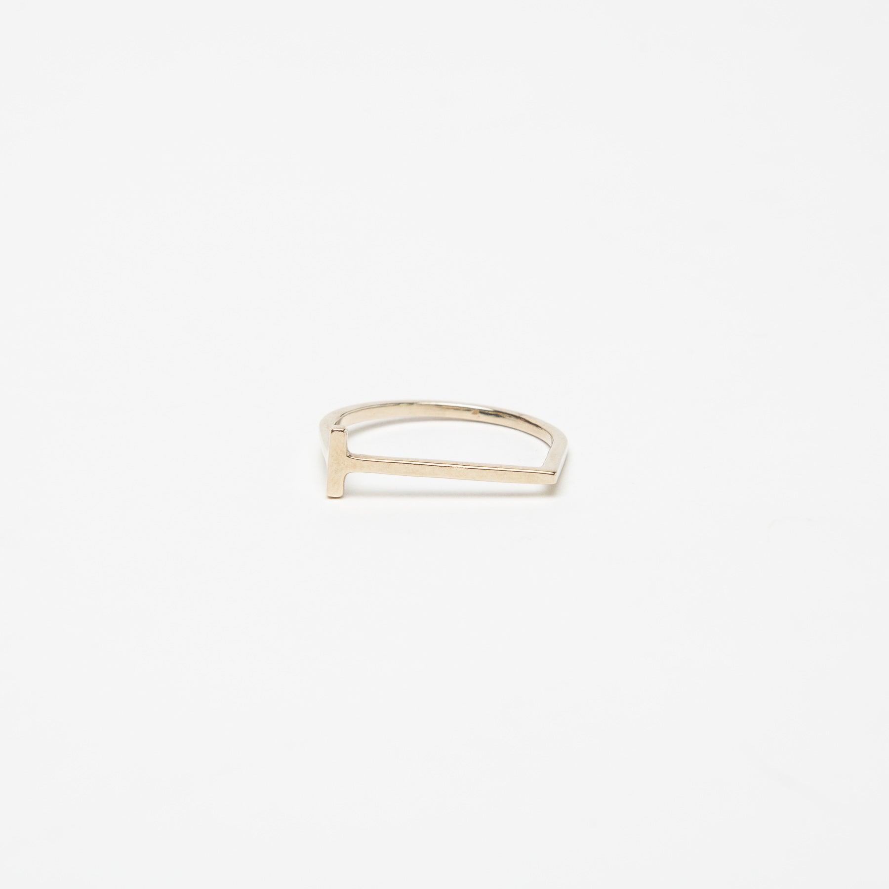 KWIT | 14K WHITE GOLD LETTER T RING