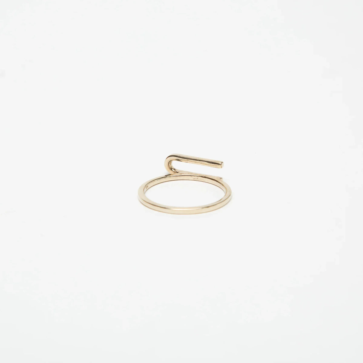 KWIT | 14K GOLD LETTER U RING