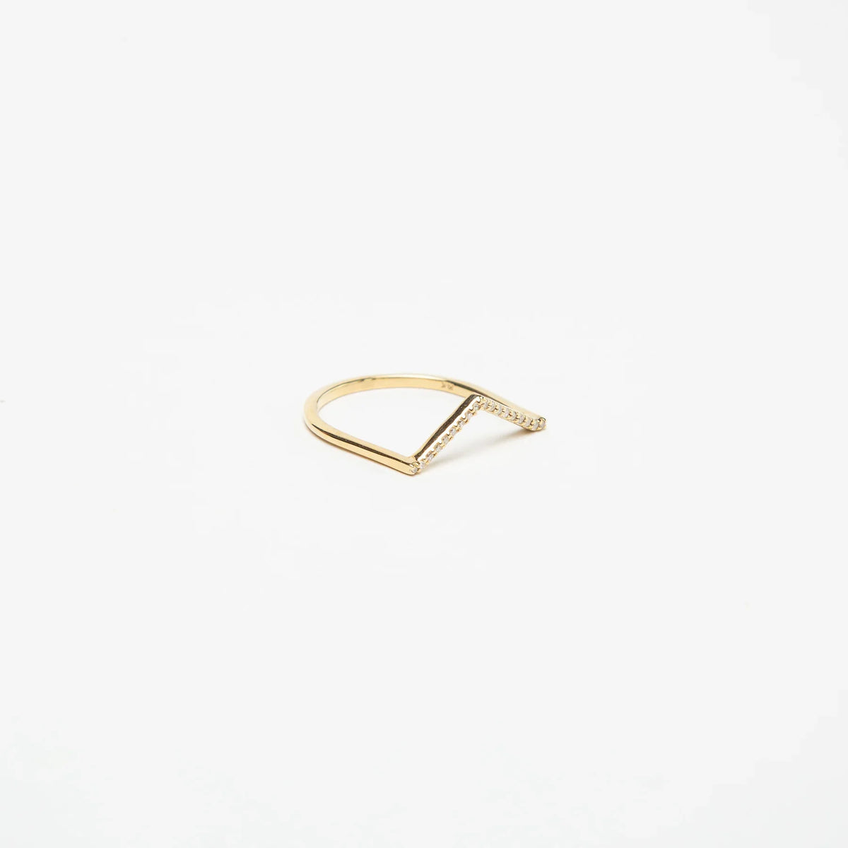 KWIT | LETTER V DIAMOND RING