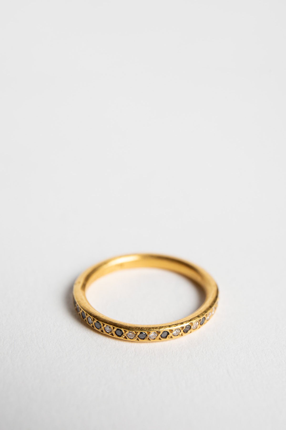 ELI HALILI | WHITE & BLACK DIAMOND RING