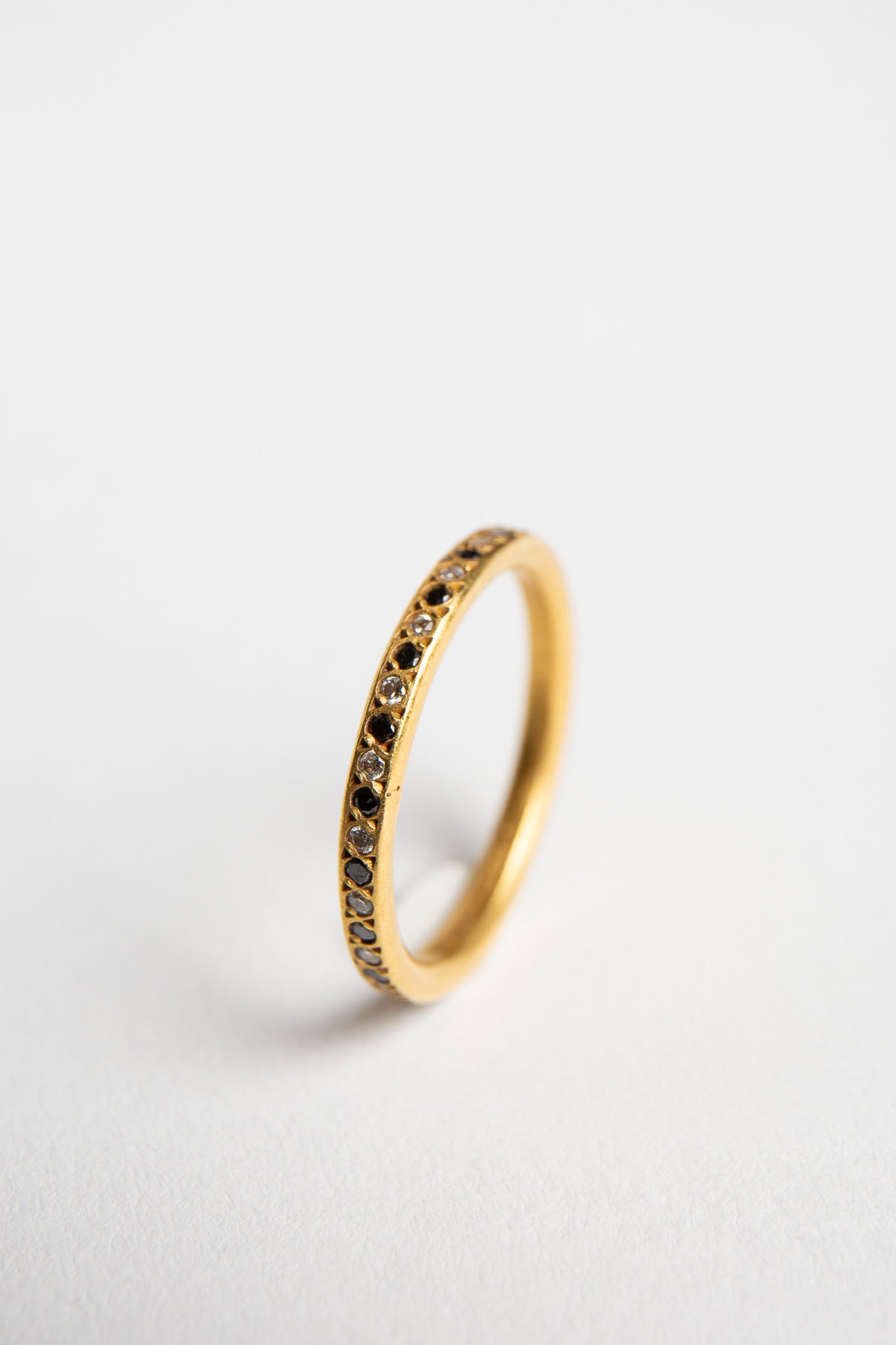 ELI HALILI | WHITE & BLACK DIAMOND RING
