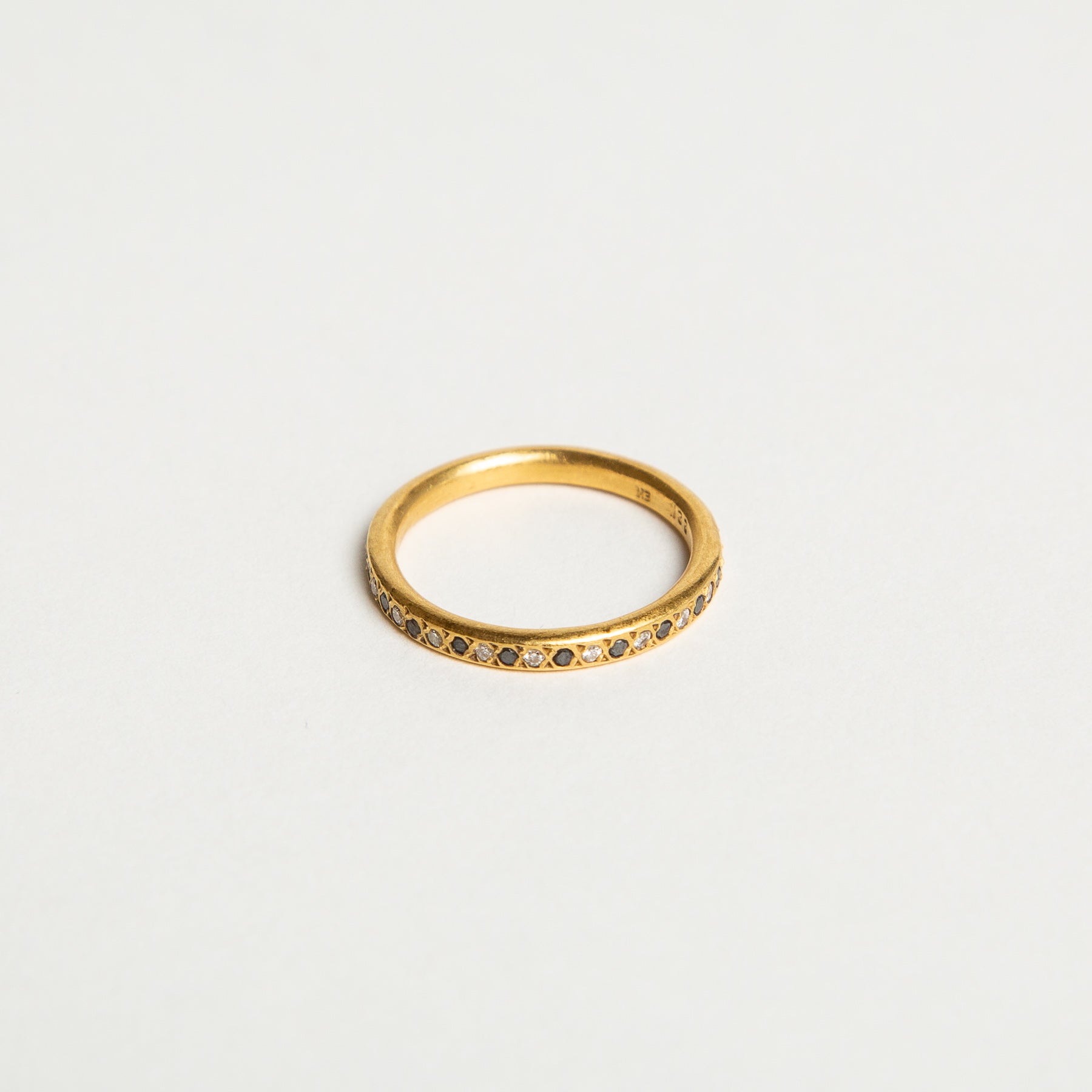 ELI HALILI | WHITE & BLACK DIAMOND RING