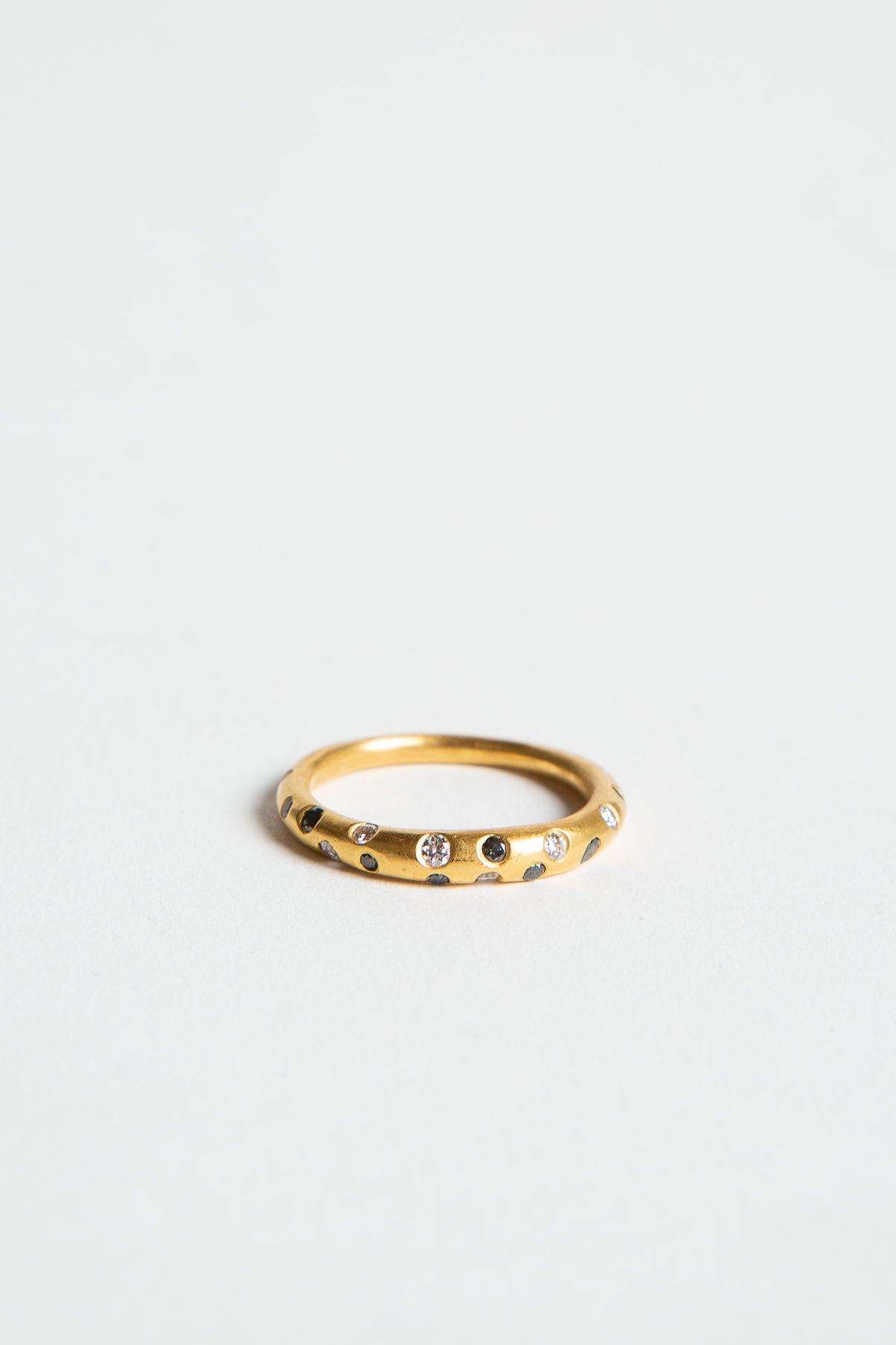 ELI HALILI | WHITE & BLACK DIAMOND RING