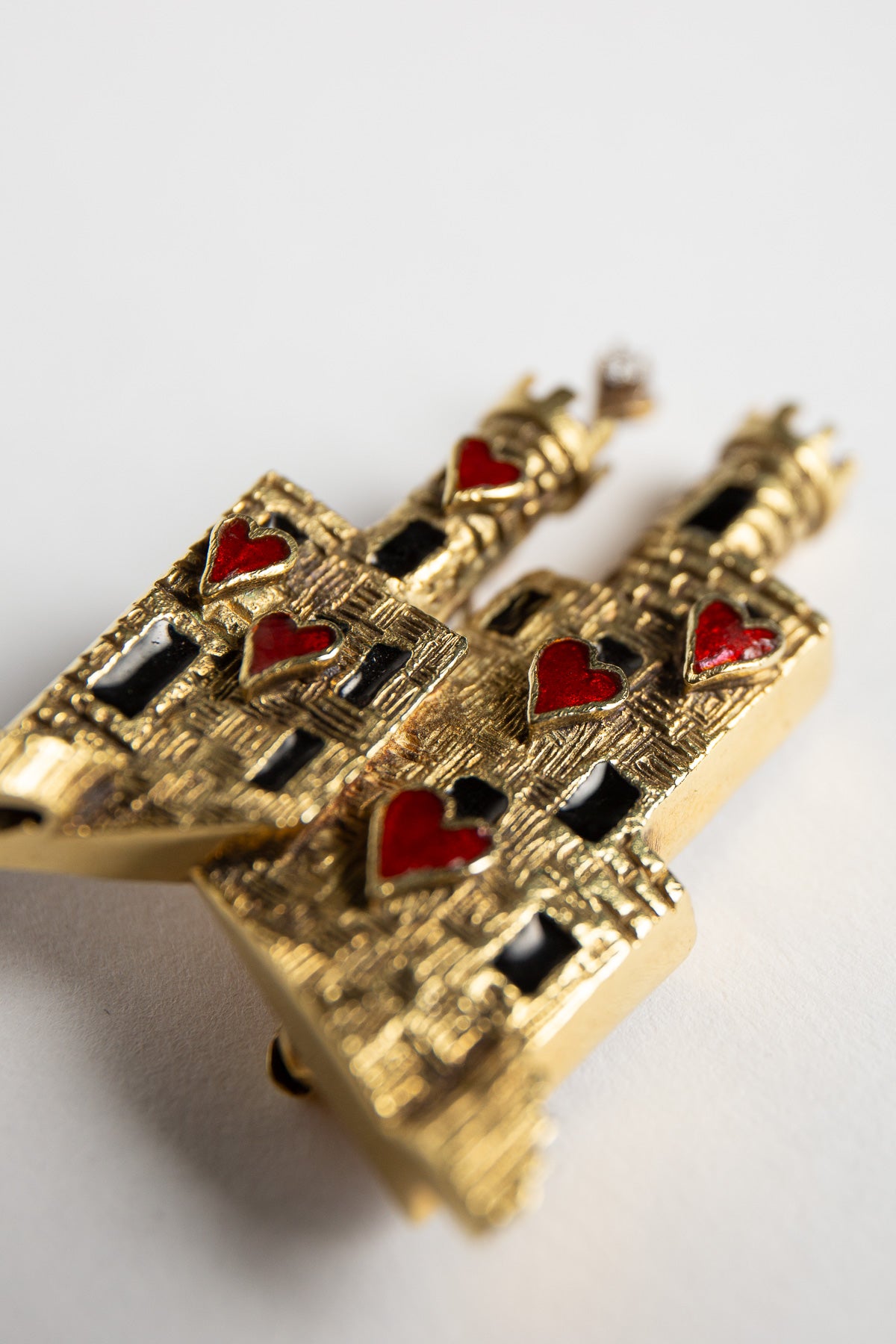 CARTIER | VINTAGE 18K YELLOW GOLD CASTLE BROOCH