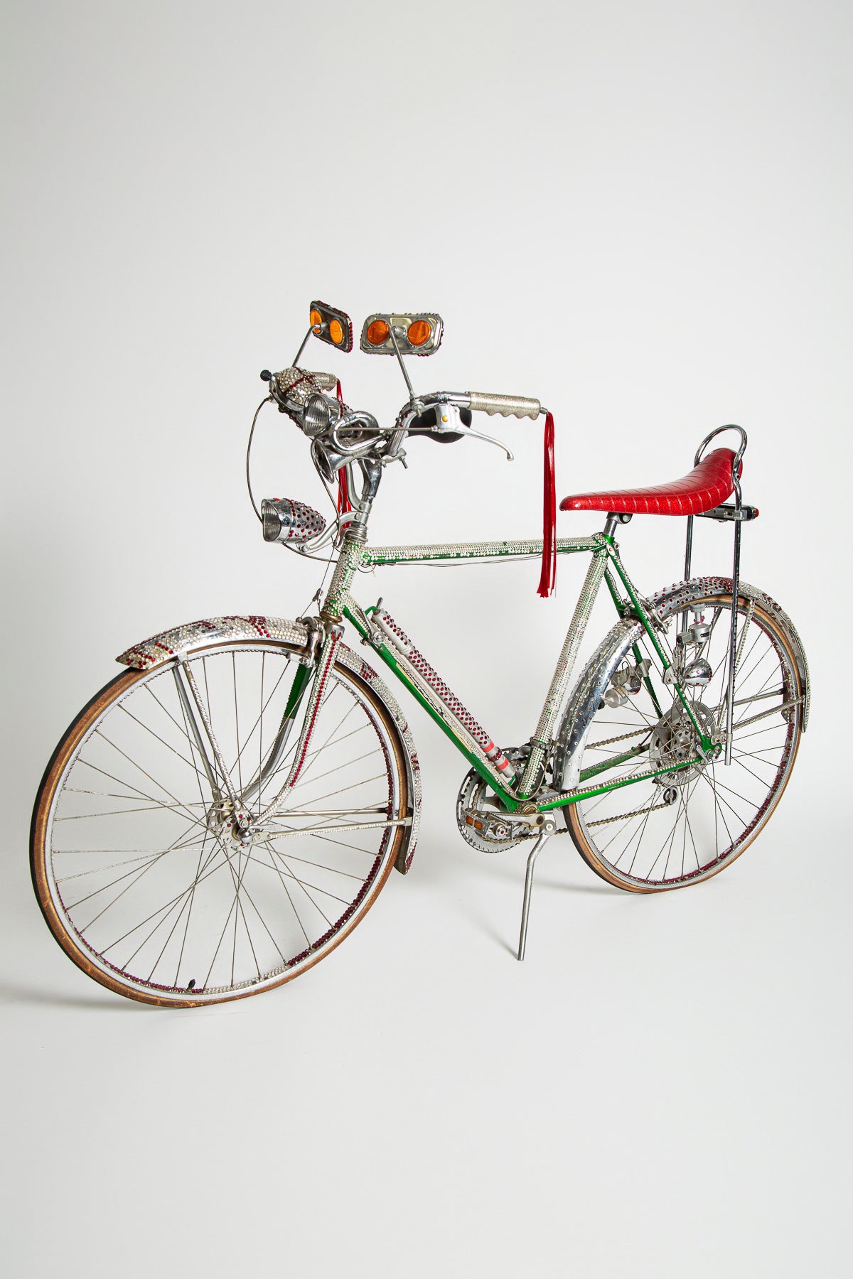 schwinn bicycle vintage 1965 American Cruiser Bike with Classic Frame Ray Slick tire 1970s Schwinn Sting-Ray bicycle