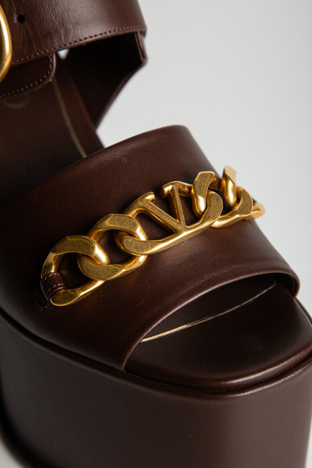 VALENTINO GARAVANI | V-LOGO CHAIN SANDALS - MAXFIELD LA