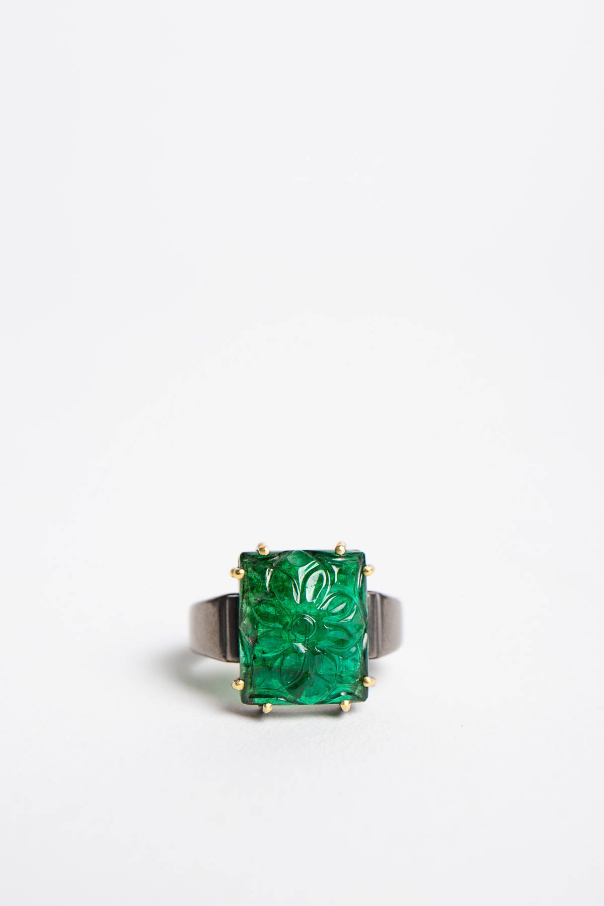 AMRAPALI LONDON | 18K YELLOW GOLD, BLACK RHODIUM, AND EMERALD PANNA RING