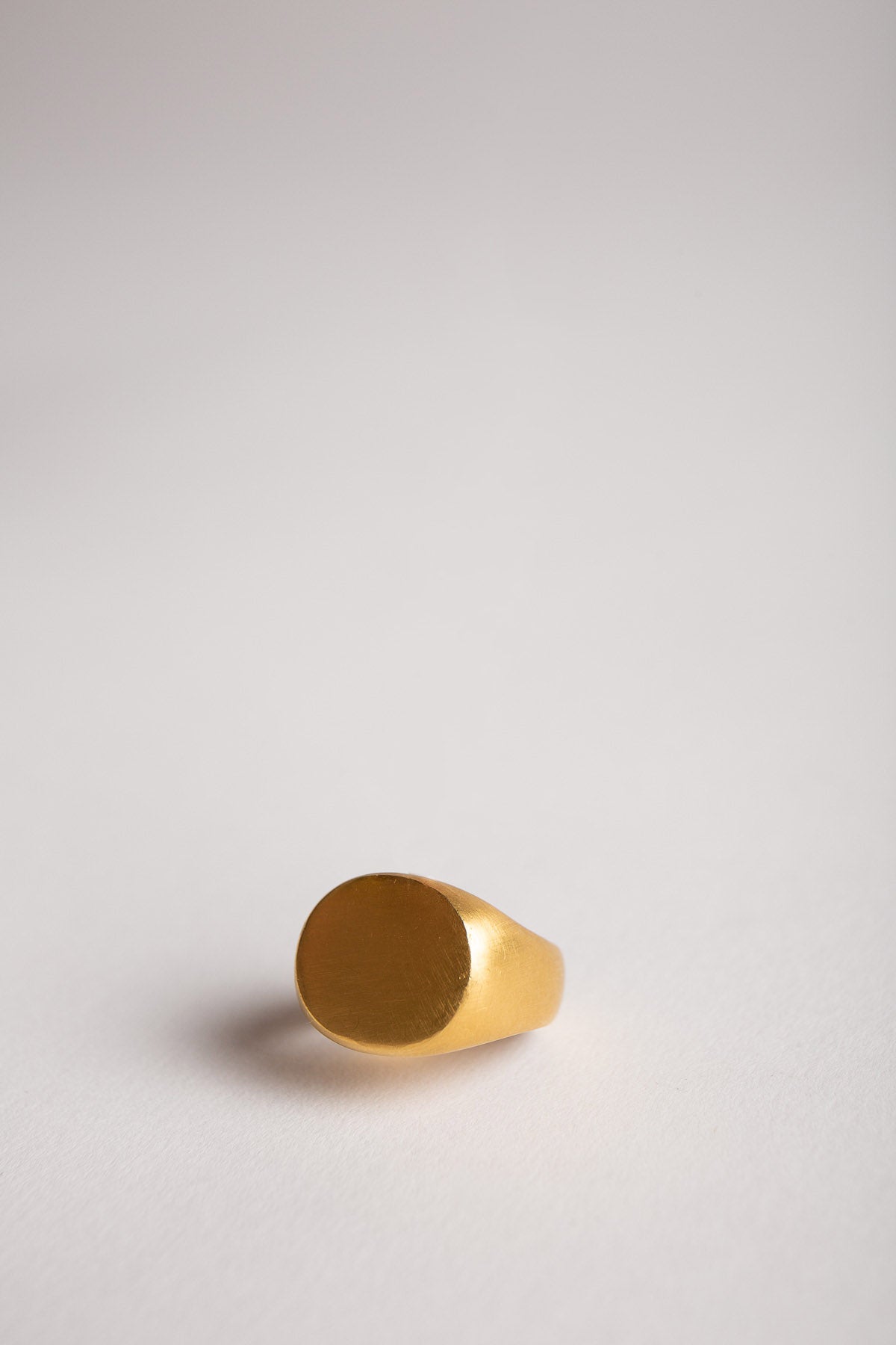 ELI HALILI | 22K OVAL SIGNET RING