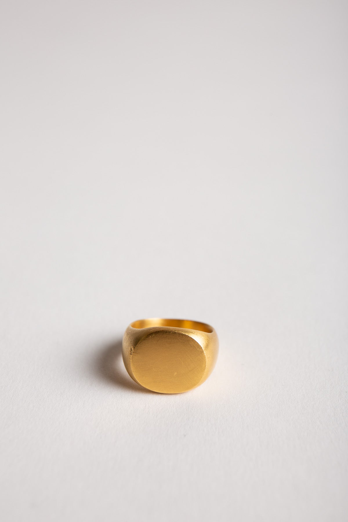 ELI HALILI | 22K OVAL SIGNET RING