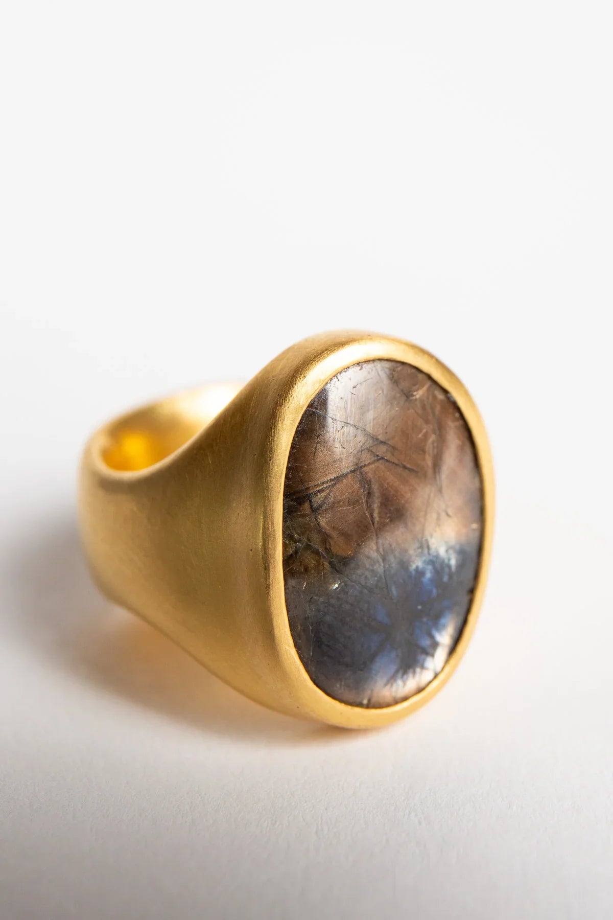 ELI HALILI | YELLOW GOLD & BROWN SAPPHIRE RING