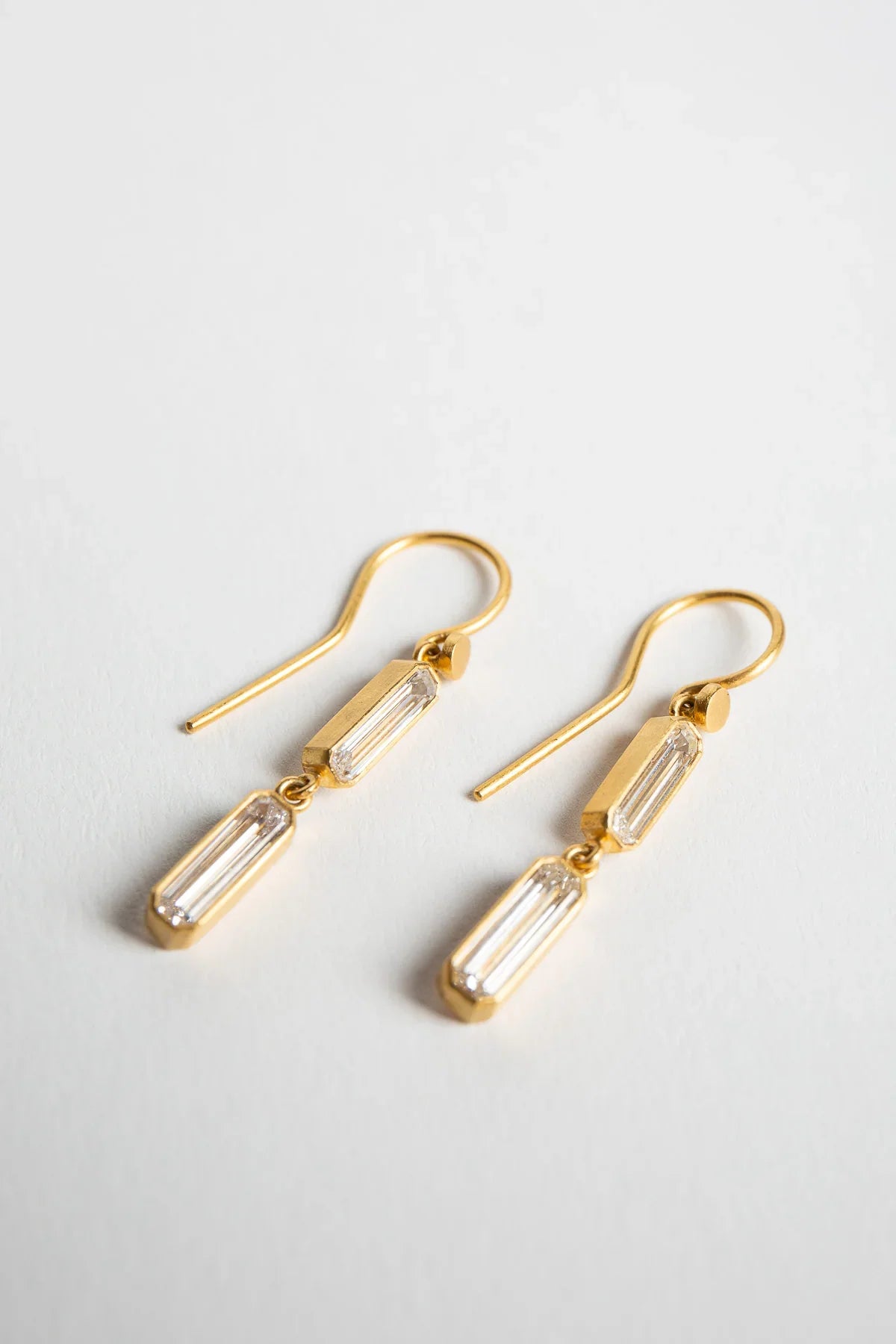 ELI HALILI | 22K BAGUETTE CUT DIAMOND EARRINGS