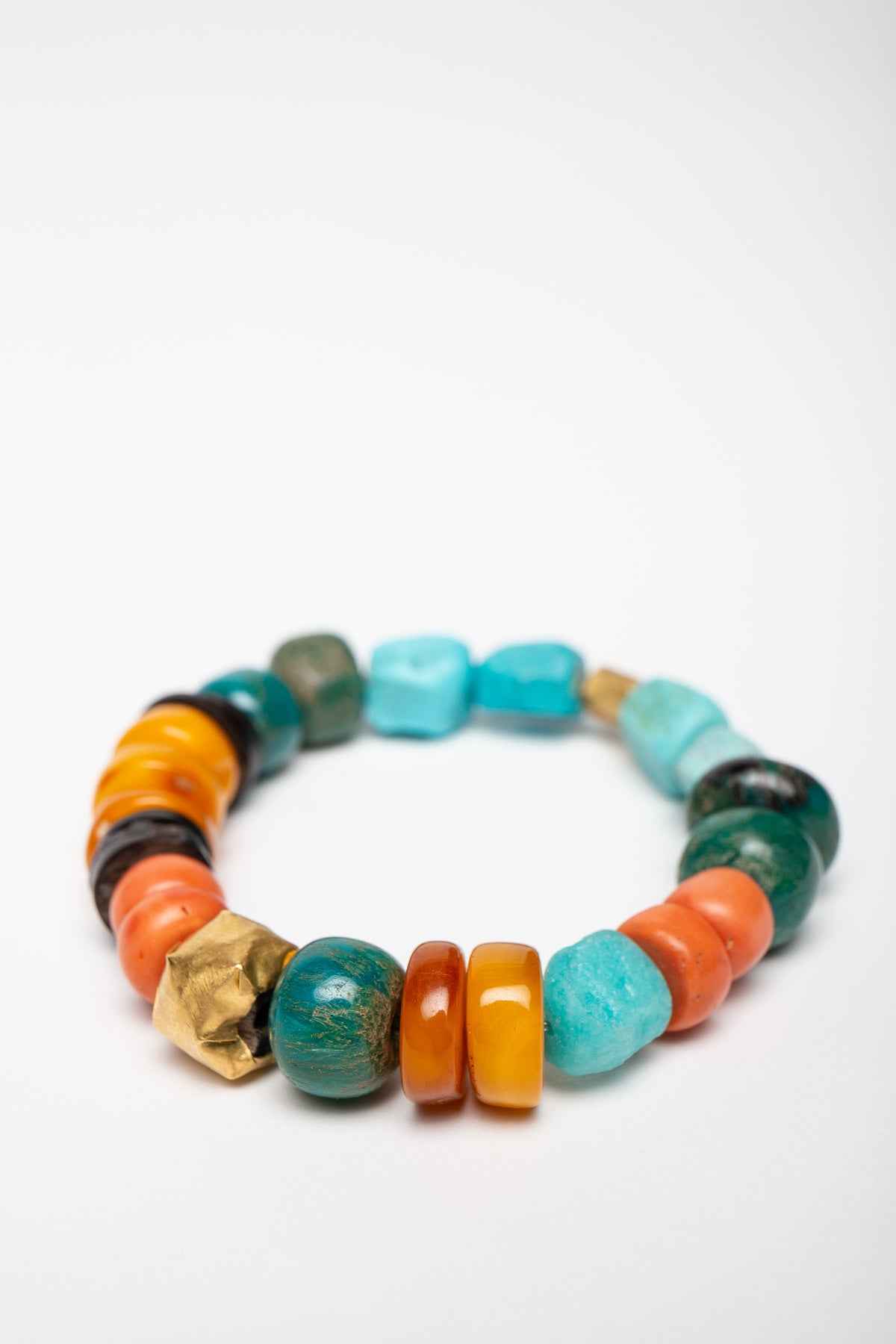 ELI HALILI | 22K CHALCEDONY, AMBER, TURQUOISE, AND CORAL BEAD BRACELET