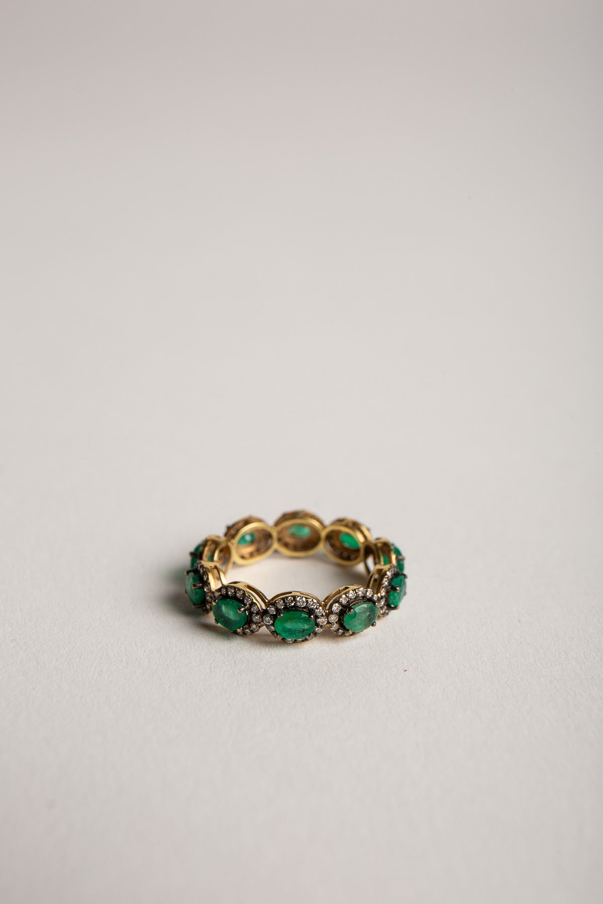 AMRAPALI LONDON | 18K YELLOW GOLD RAJA EMERALD RING