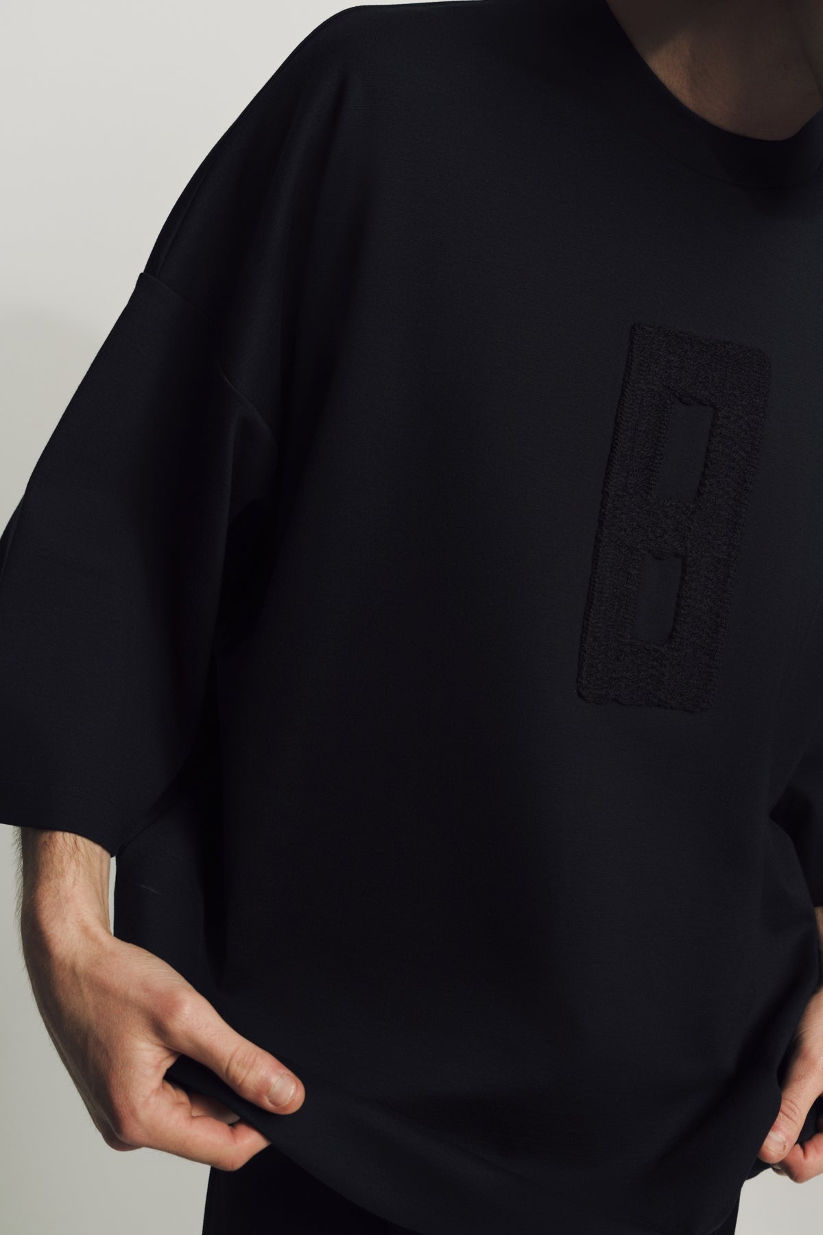 FEAR OF GOD | EMBROIDERED 8 MILANO TEE