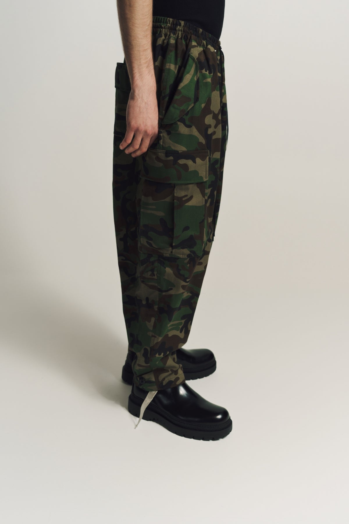 MASTERMIND | WIDE CAMO CARGO PANTS