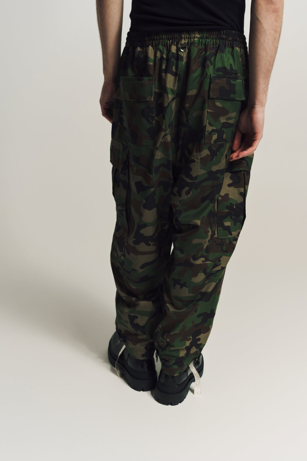 MASTERMIND | WIDE CAMO CARGO PANTS