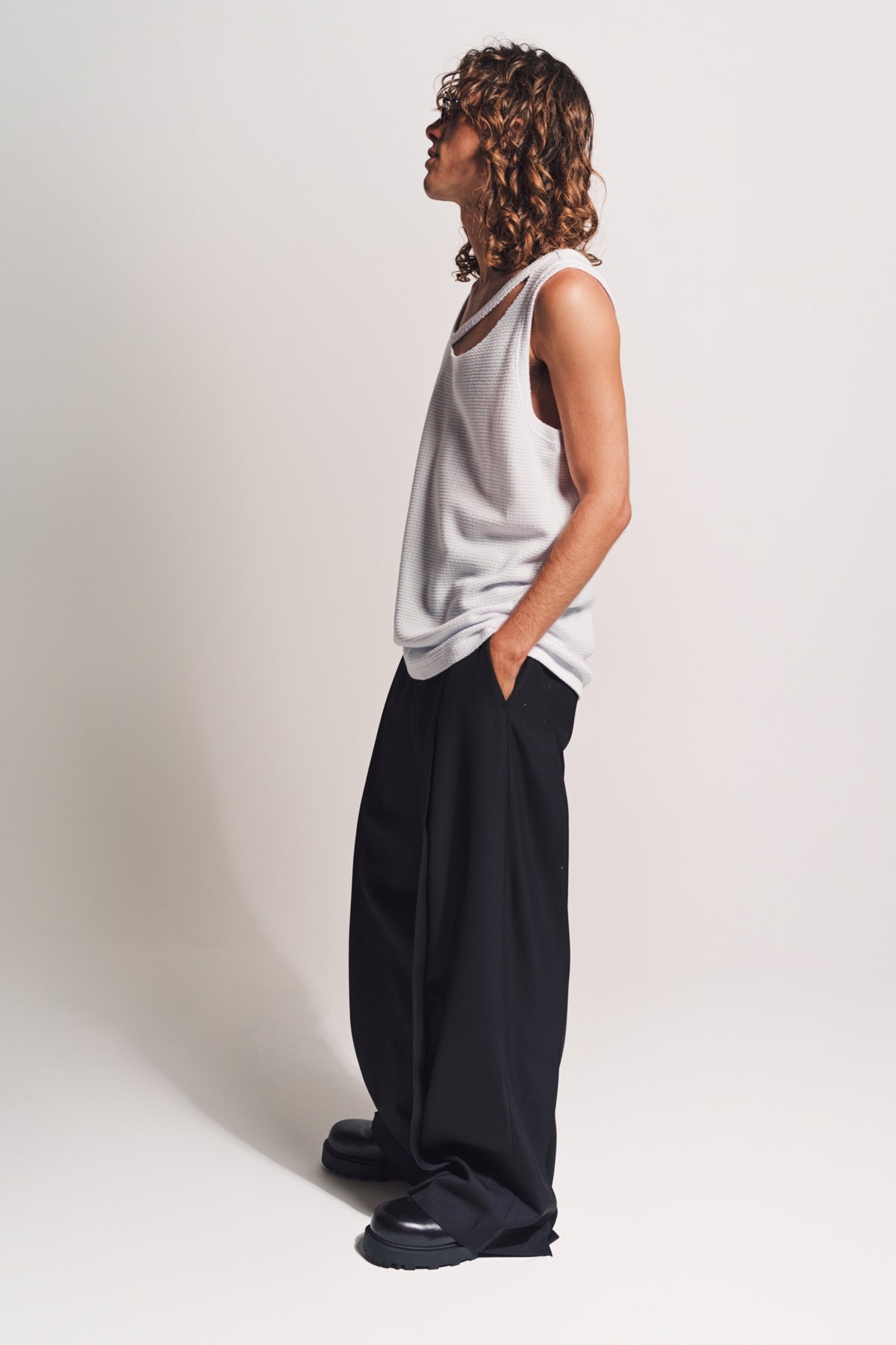 LOUIS GABRIEL NOUCHI | TANK TOP WITH ASYMMETRICAL OPENING IN TEXTURED COTTON