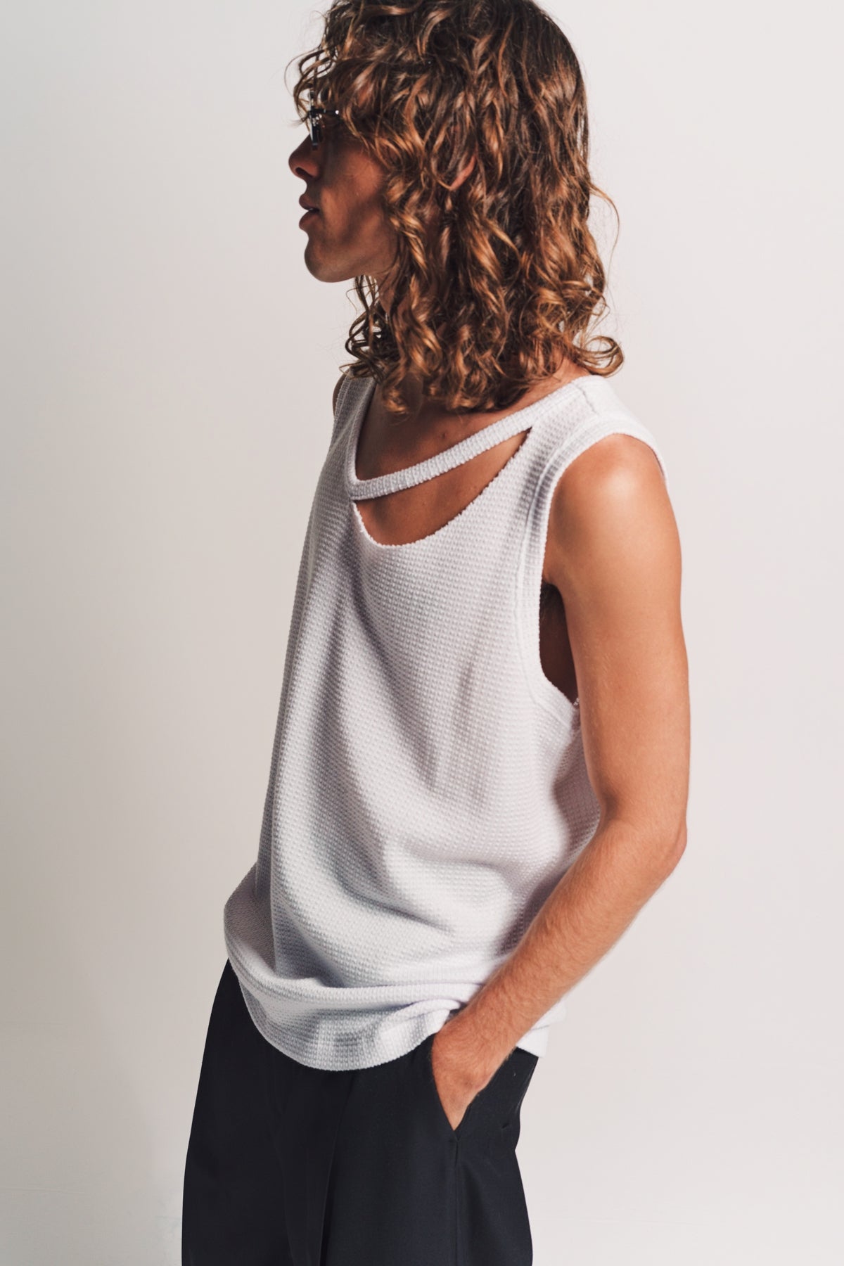 LOUIS GABRIEL NOUCHI | TANK TOP WITH ASYMMETRICAL OPENING IN TEXTURED COTTON