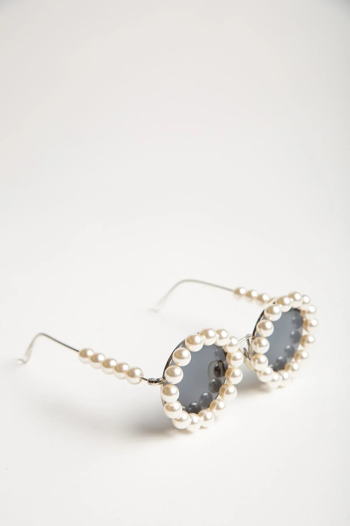 CHANEL | VINTAGE 1994 PEARL RUNWAY SUNGLASSES