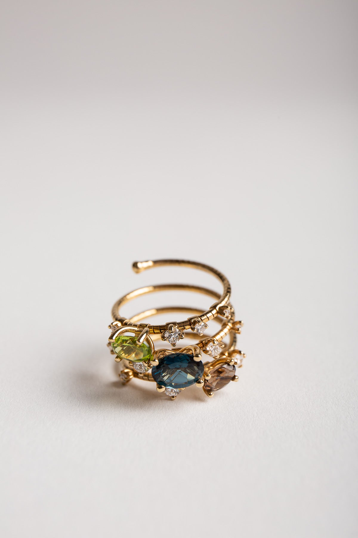 MATTIA CIELO | YELLOW GOLD MULTI STONE SPIRAL RING