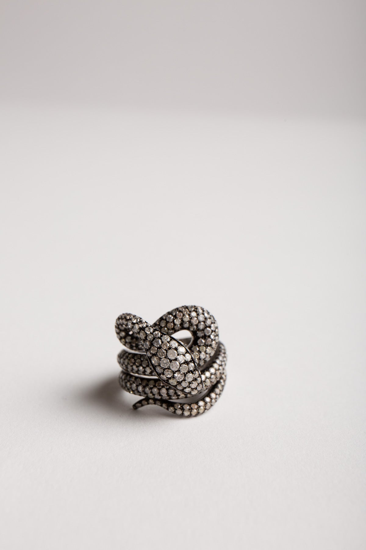 STEFERE | 18K WHITE GOLD 332 DIAMOND SNAKE RING