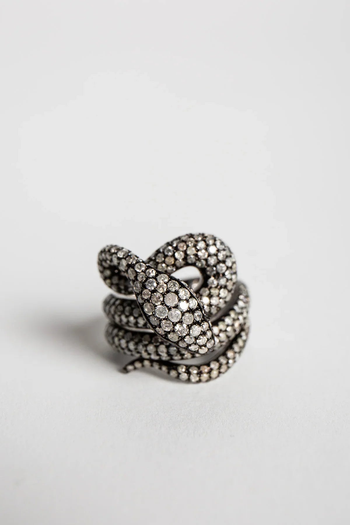 STEFERE | 18K WHITE GOLD 332 DIAMOND SNAKE RING