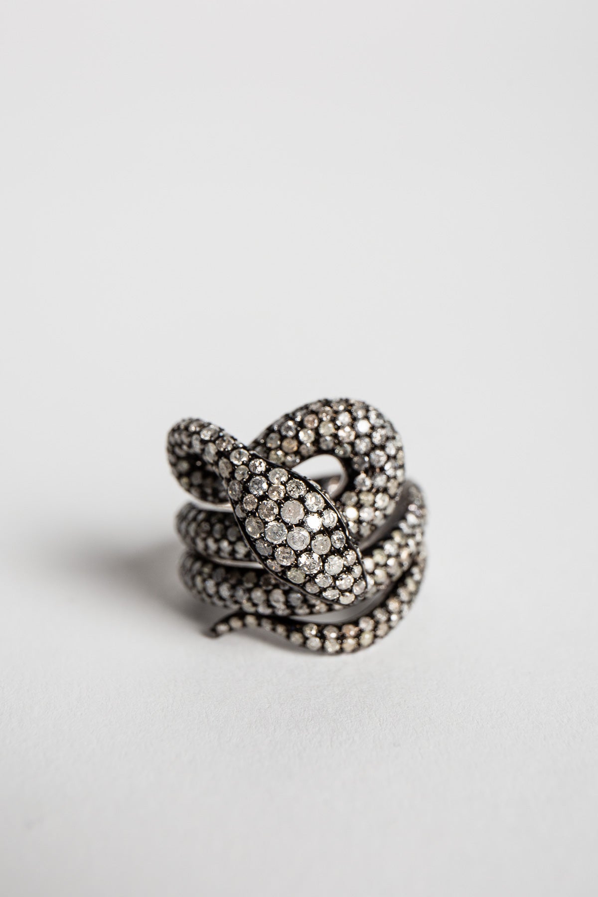 STEFERE | 18K WHITE GOLD 332 DIAMOND SNAKE RING
