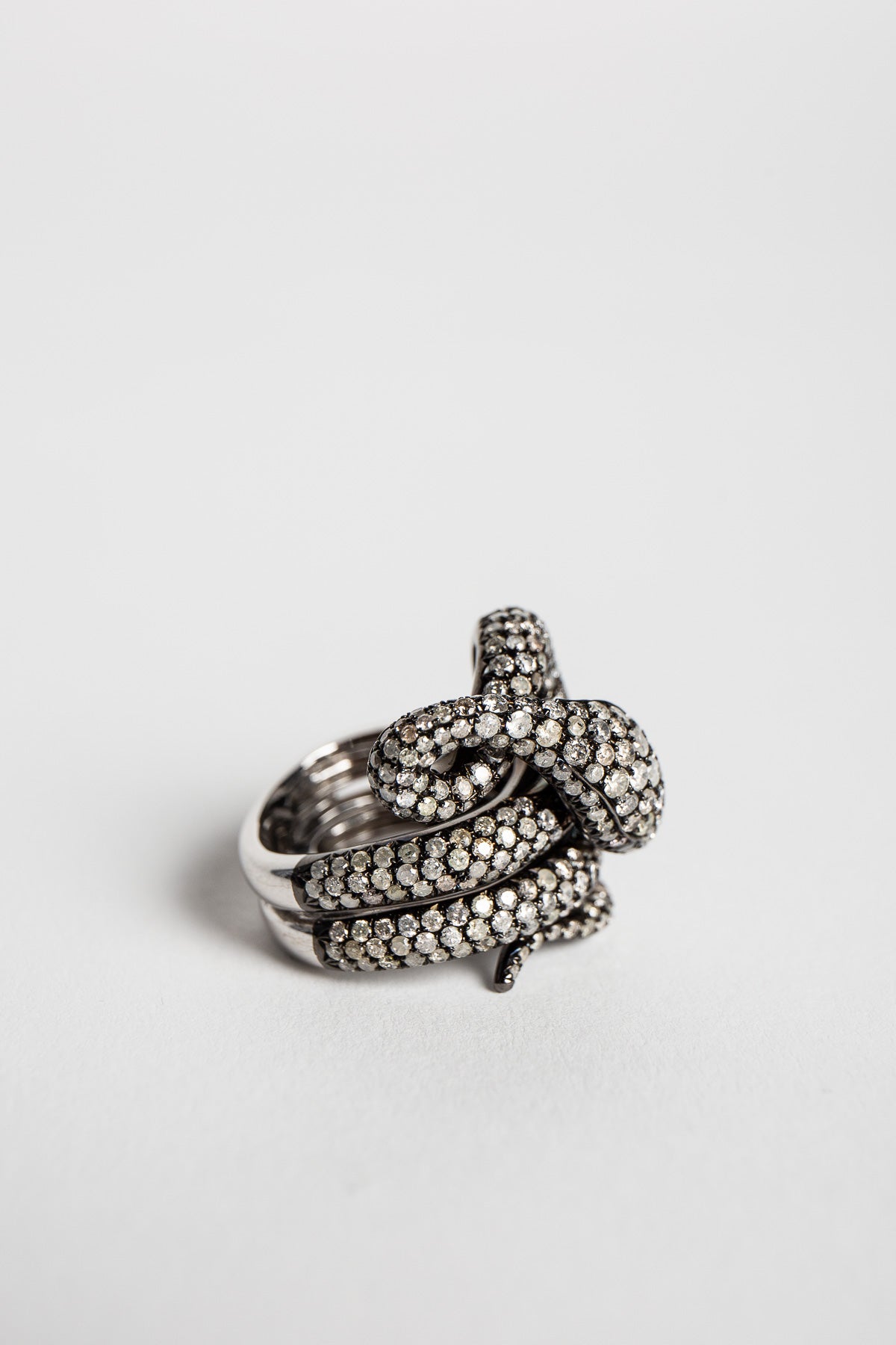 STEFERE | 18K WHITE GOLD 332 DIAMOND SNAKE RING
