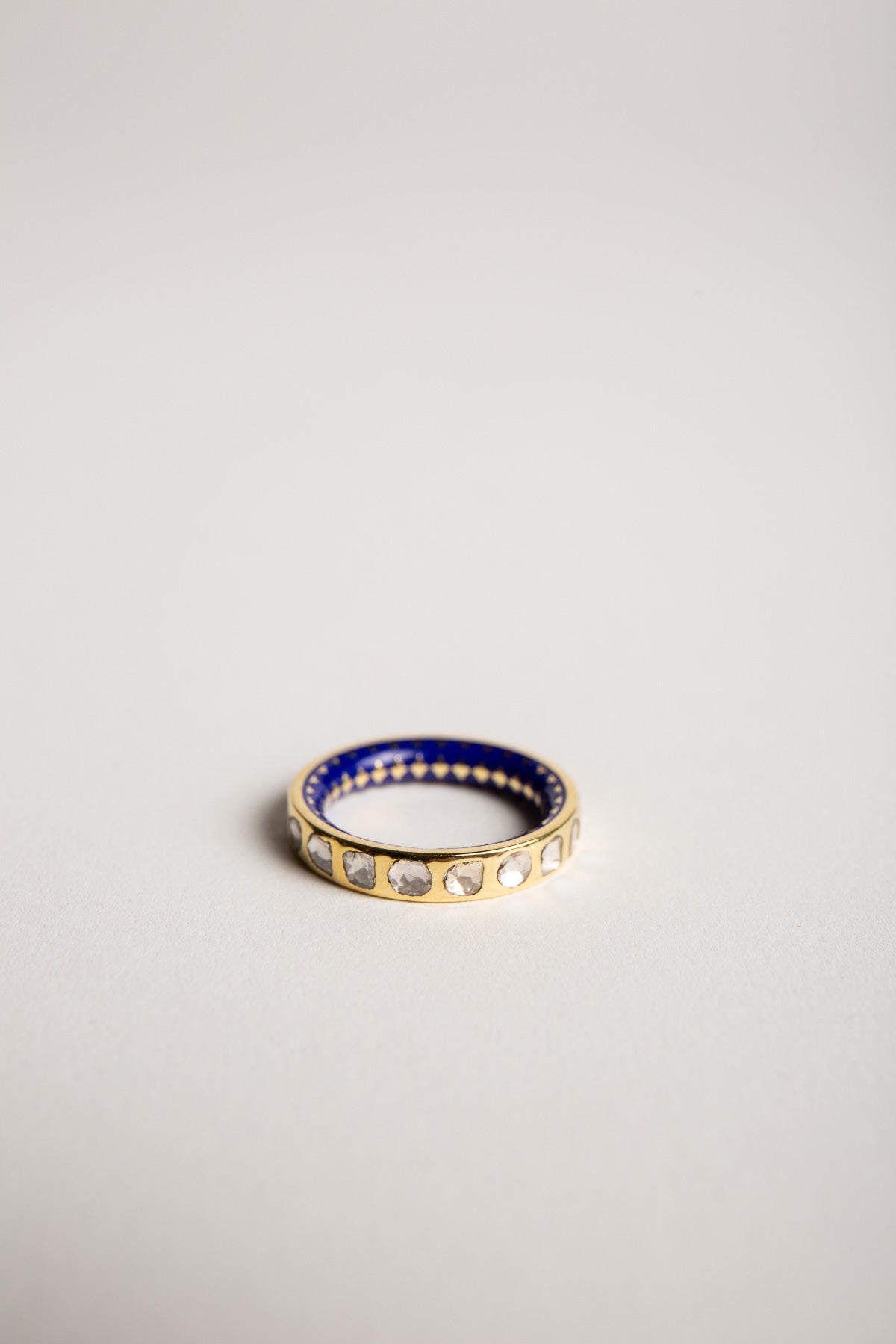 AMRAPALI LONDON | 18K YELLOW GOLD ENAMEL DIAMOND RING