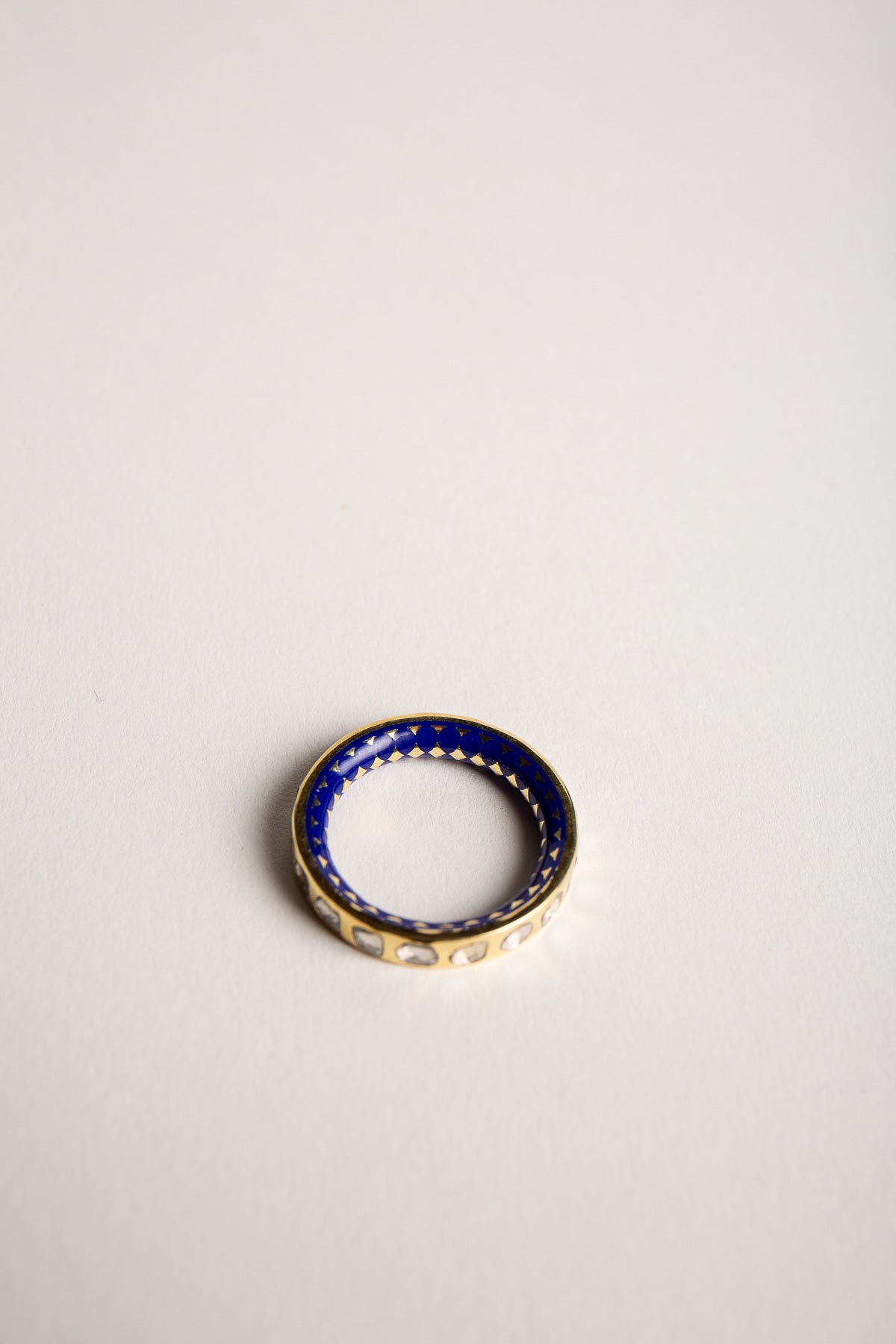 AMRAPALI LONDON | 18K YELLOW GOLD ENAMEL DIAMOND RING