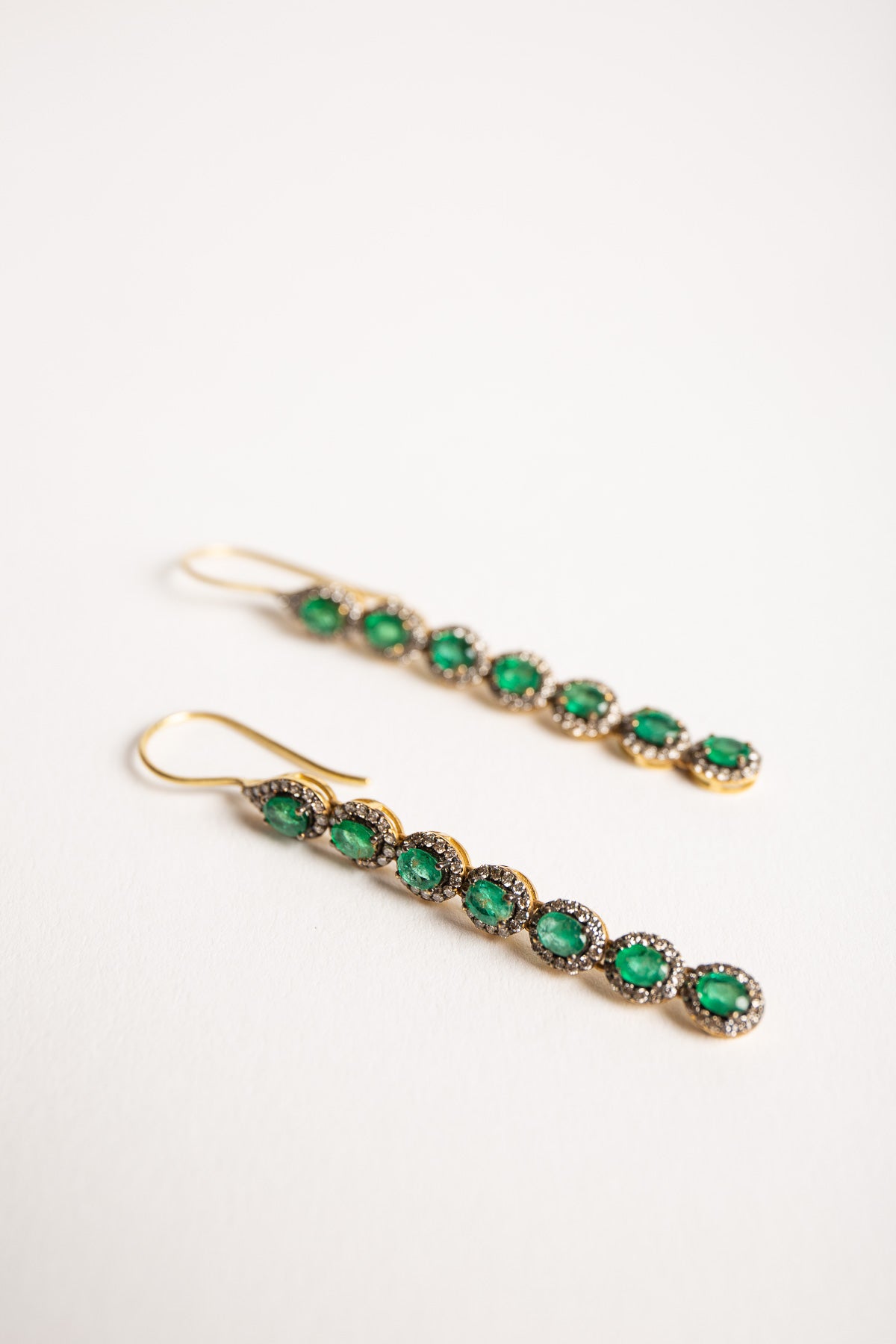 AMRAPALI LONDON | 18K YELLOW GOLD MINI RAJ EMERALD EARRINGS