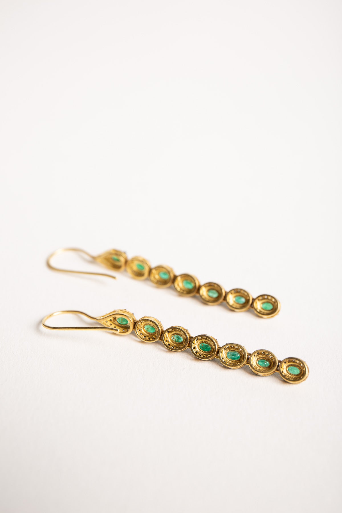 AMRAPALI LONDON | 18K YELLOW GOLD MINI RAJ EMERALD EARRINGS