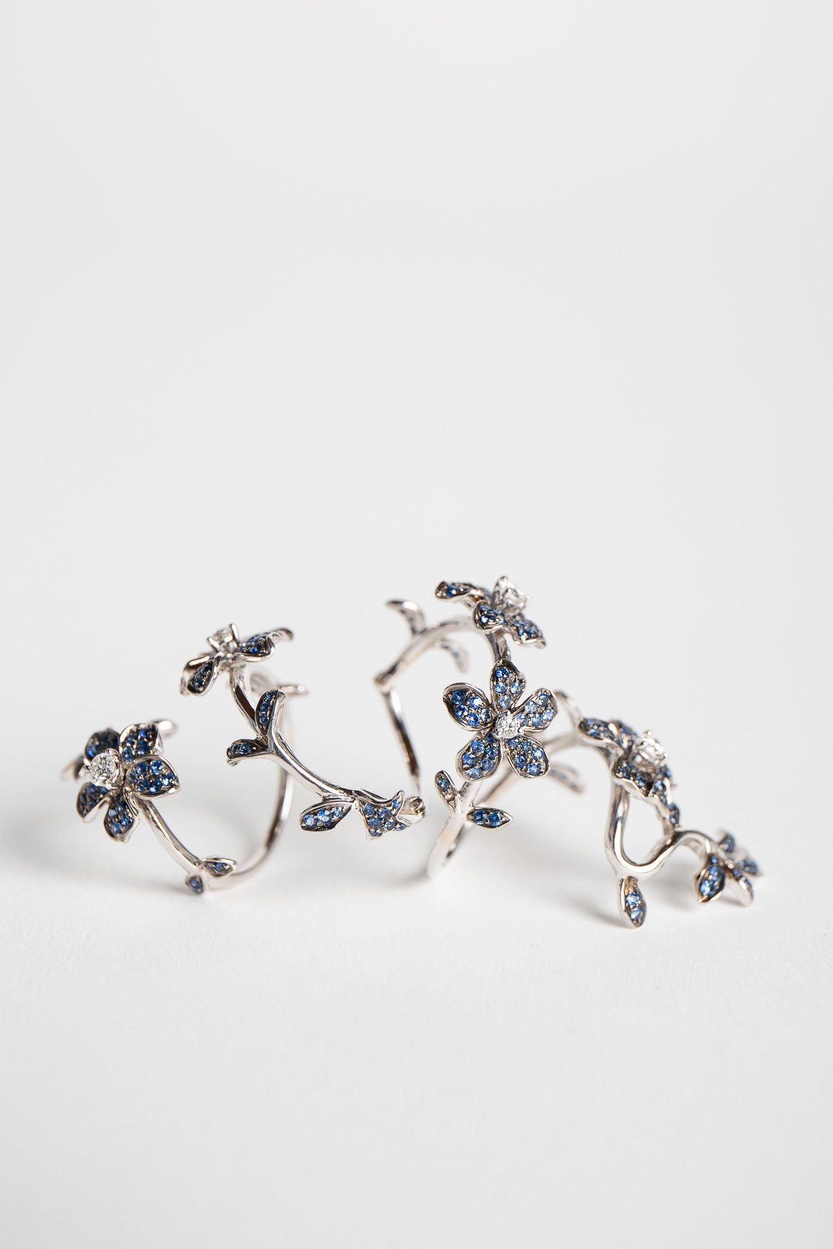 STEFERE | WHITE GOLD & BLUE SAPPHIRE RING