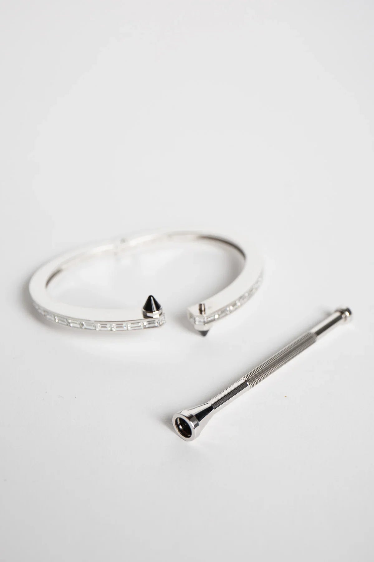 CARTIER | 1990'S WHITE GOLD, DIAMOND, ONYX BRACLET