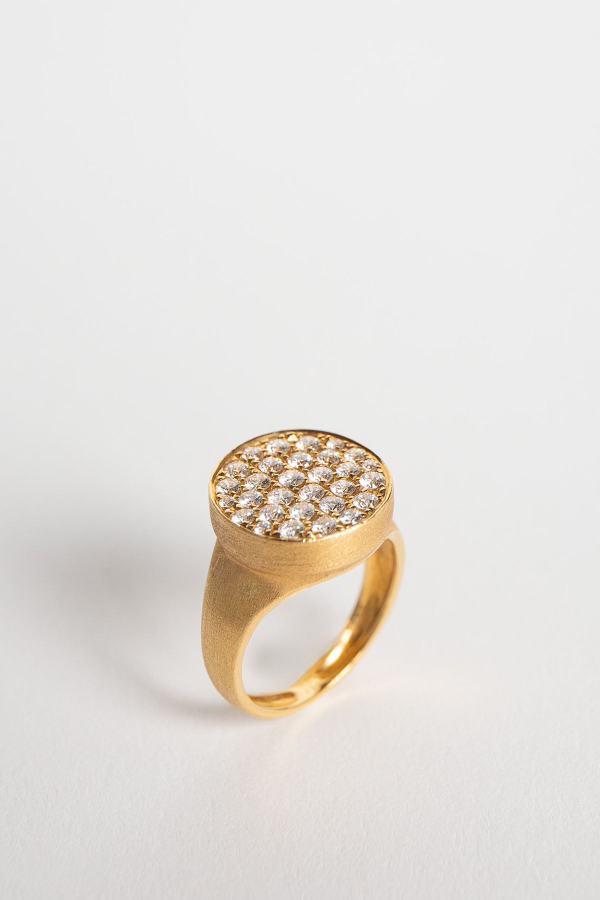 STEFERE | YELLOW GOLD & DIAMOND RING