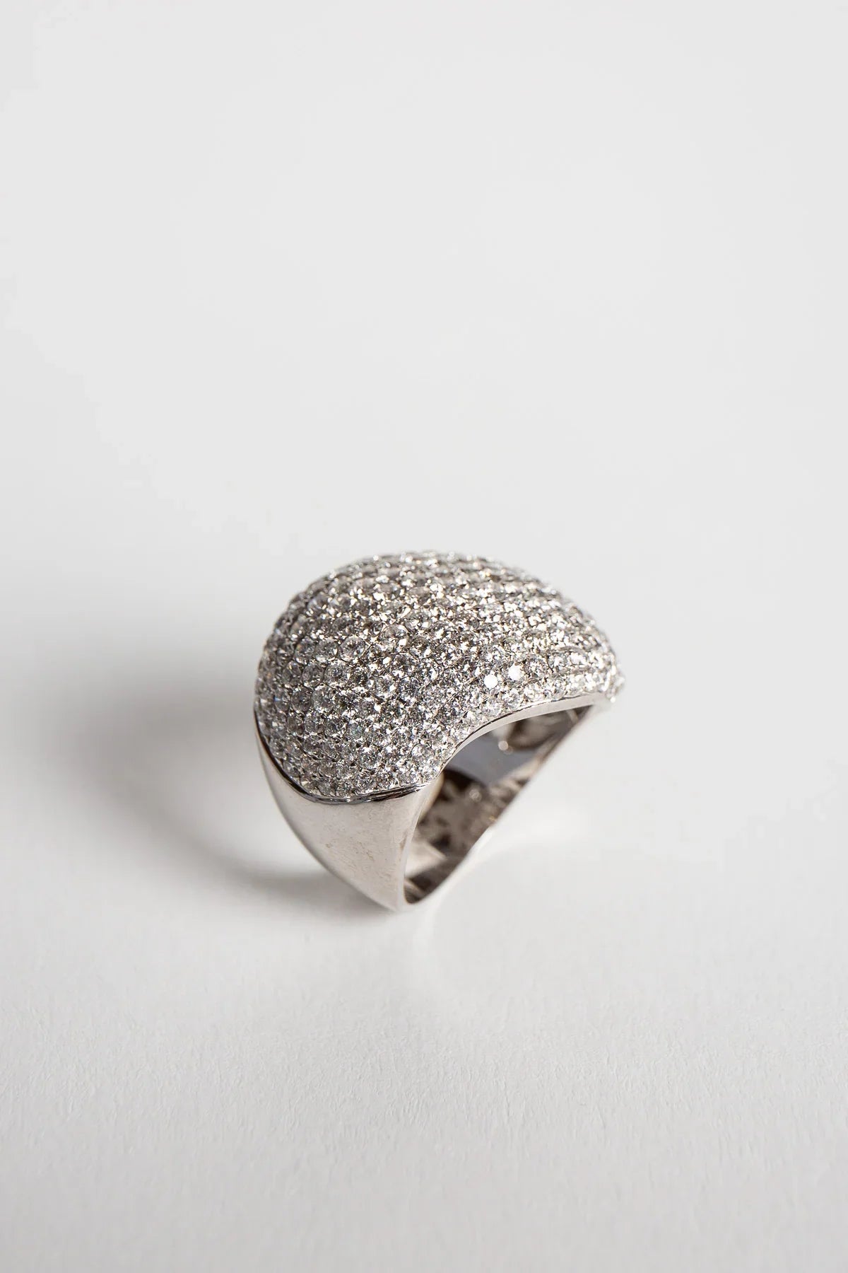 STEFERE | 18K WHITE GOLD & DIAMOND RING
