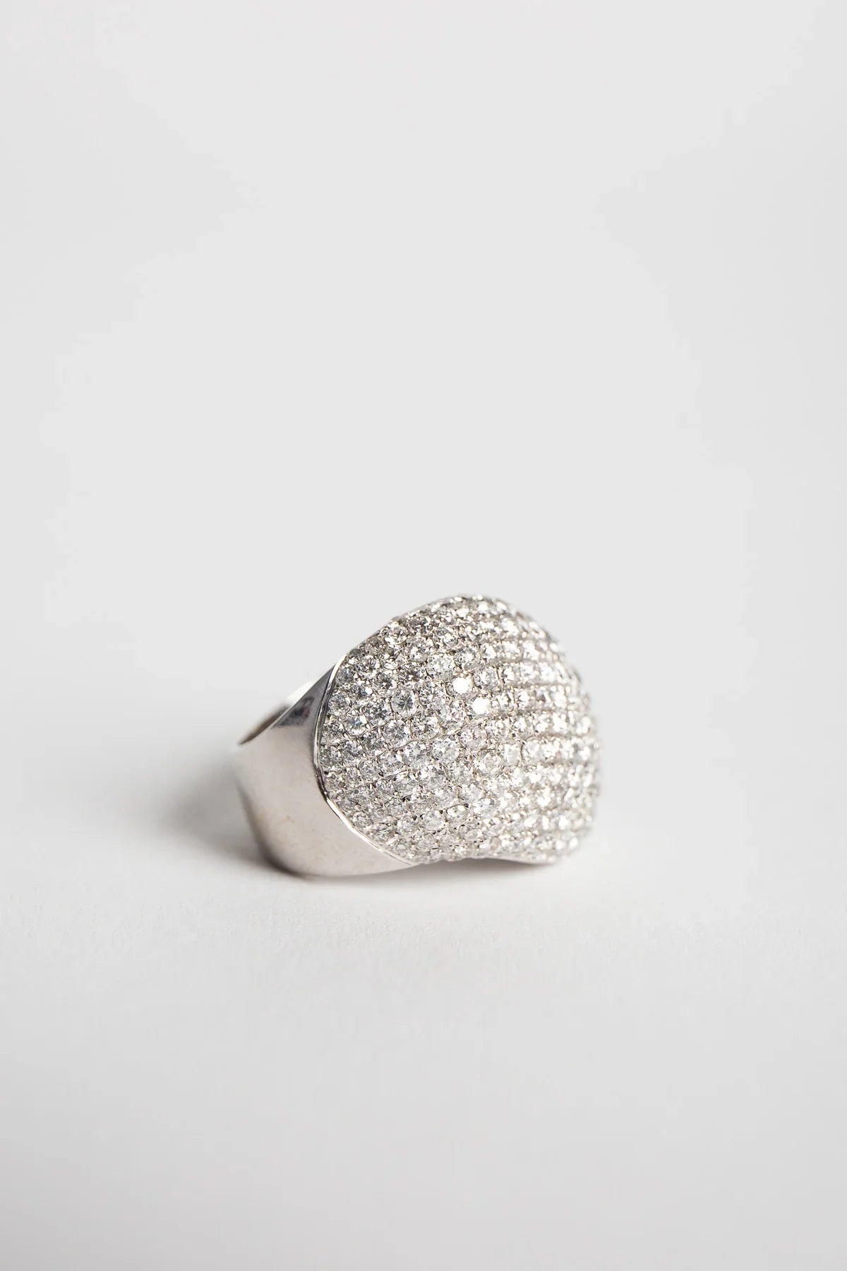 STEFERE | 18K WHITE GOLD & DIAMOND RING