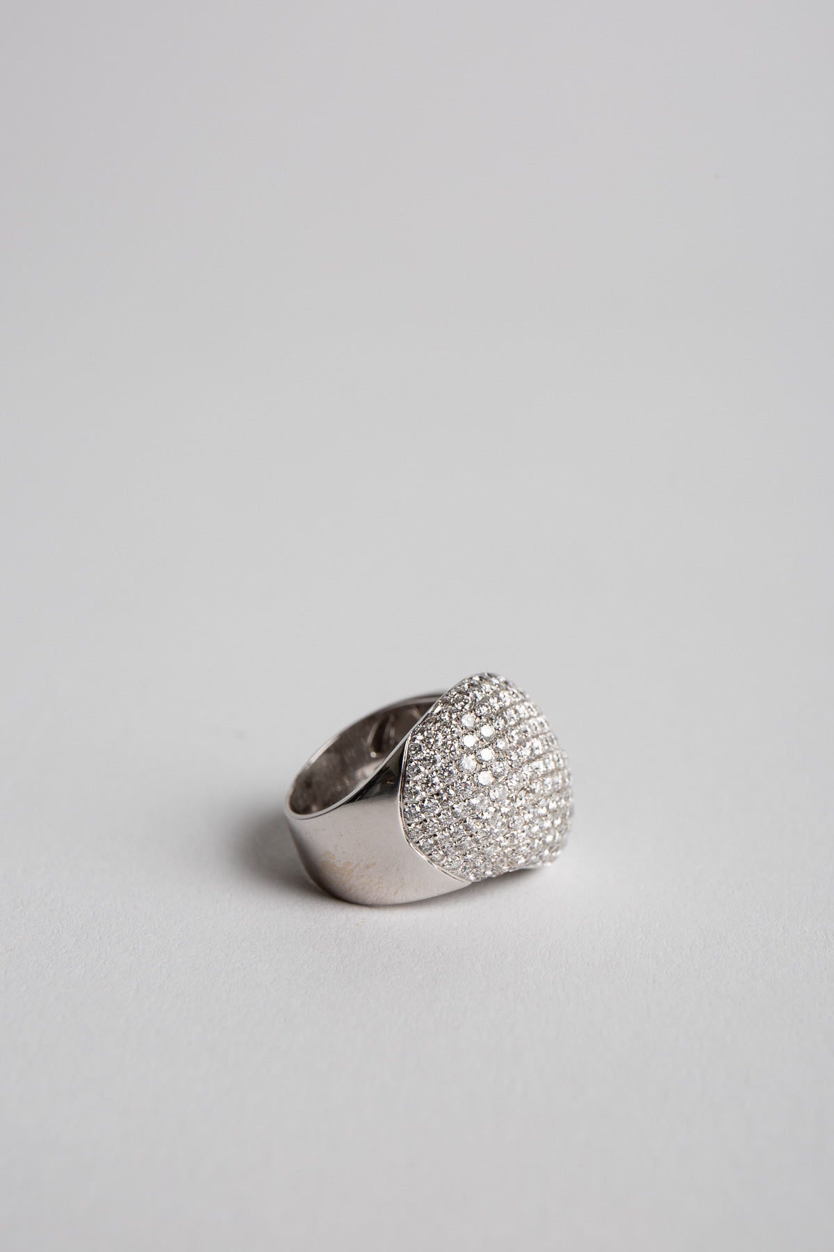 STEFERE | 18K WHITE GOLD & DIAMOND RING