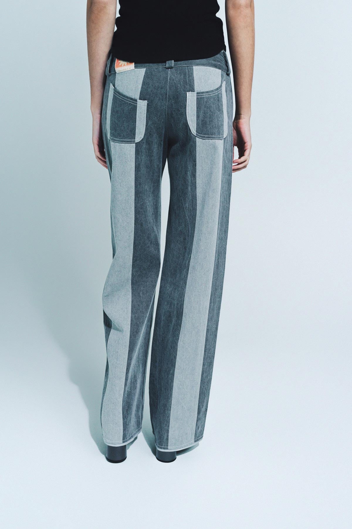 PAULA CANOVAS DEL VAS | STRIPE JEANS
