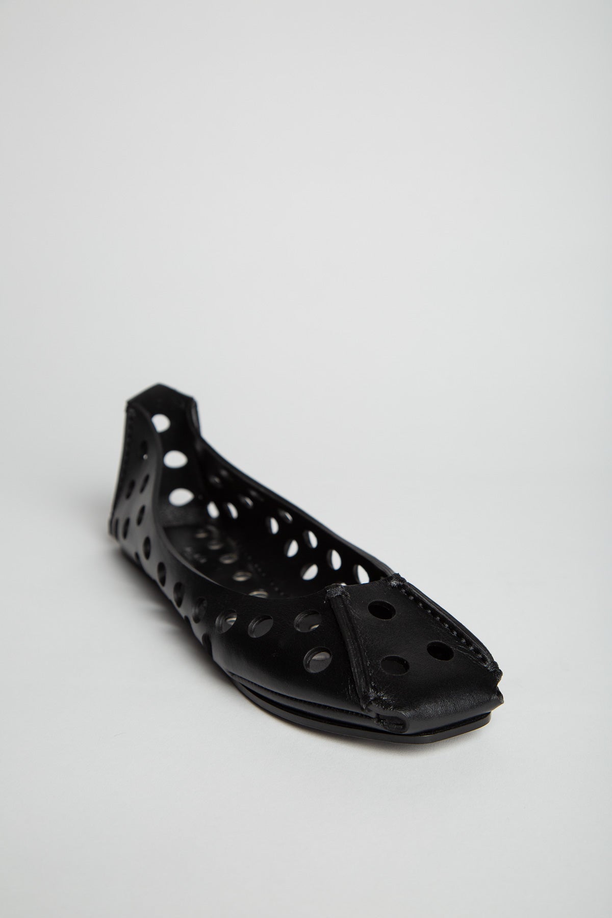 ALAÏA | PERFO BALLET FLATS IN CALFSKIN