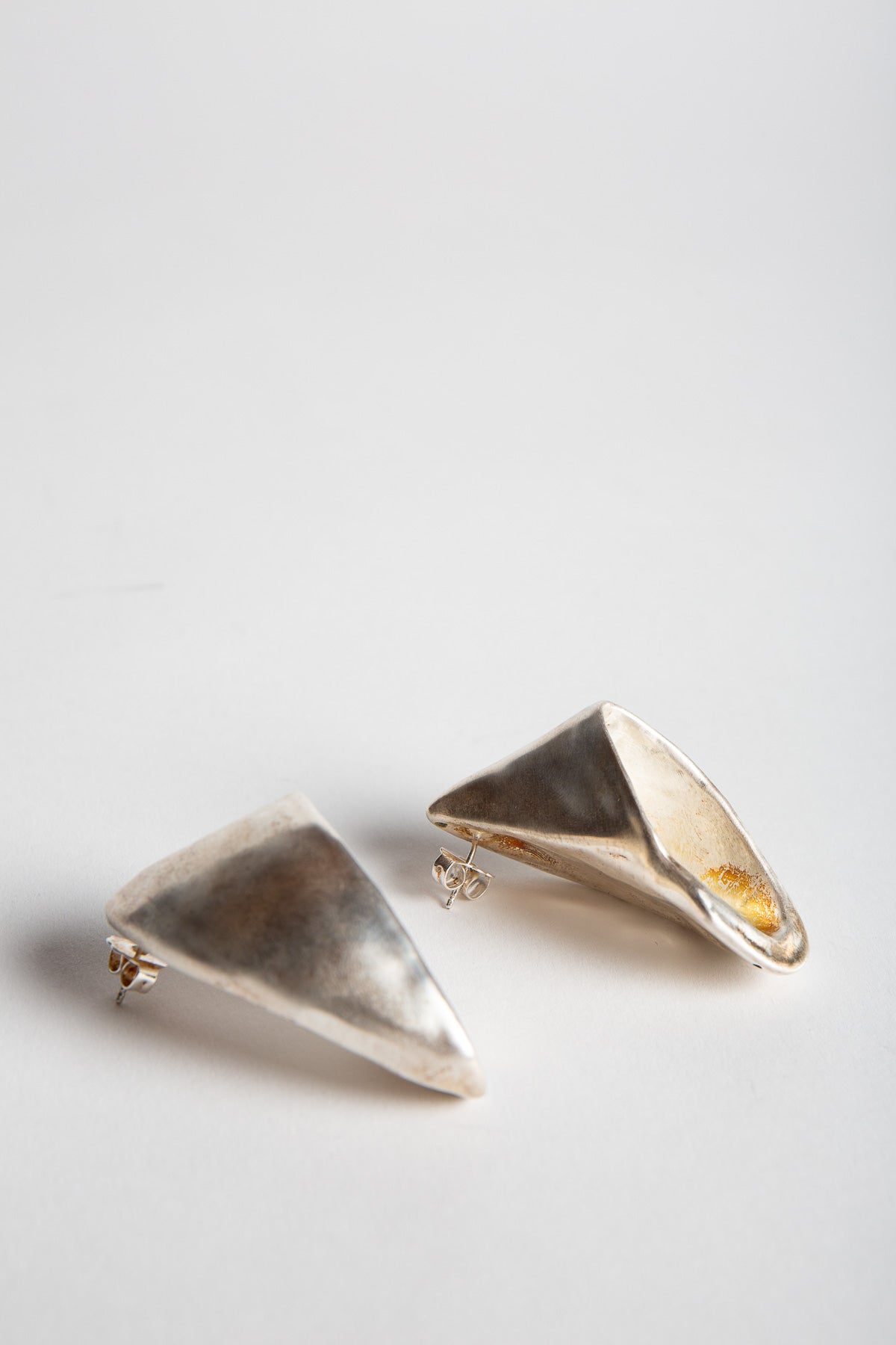 VAGUJHELYI | LARGE HOOF EARRINGS