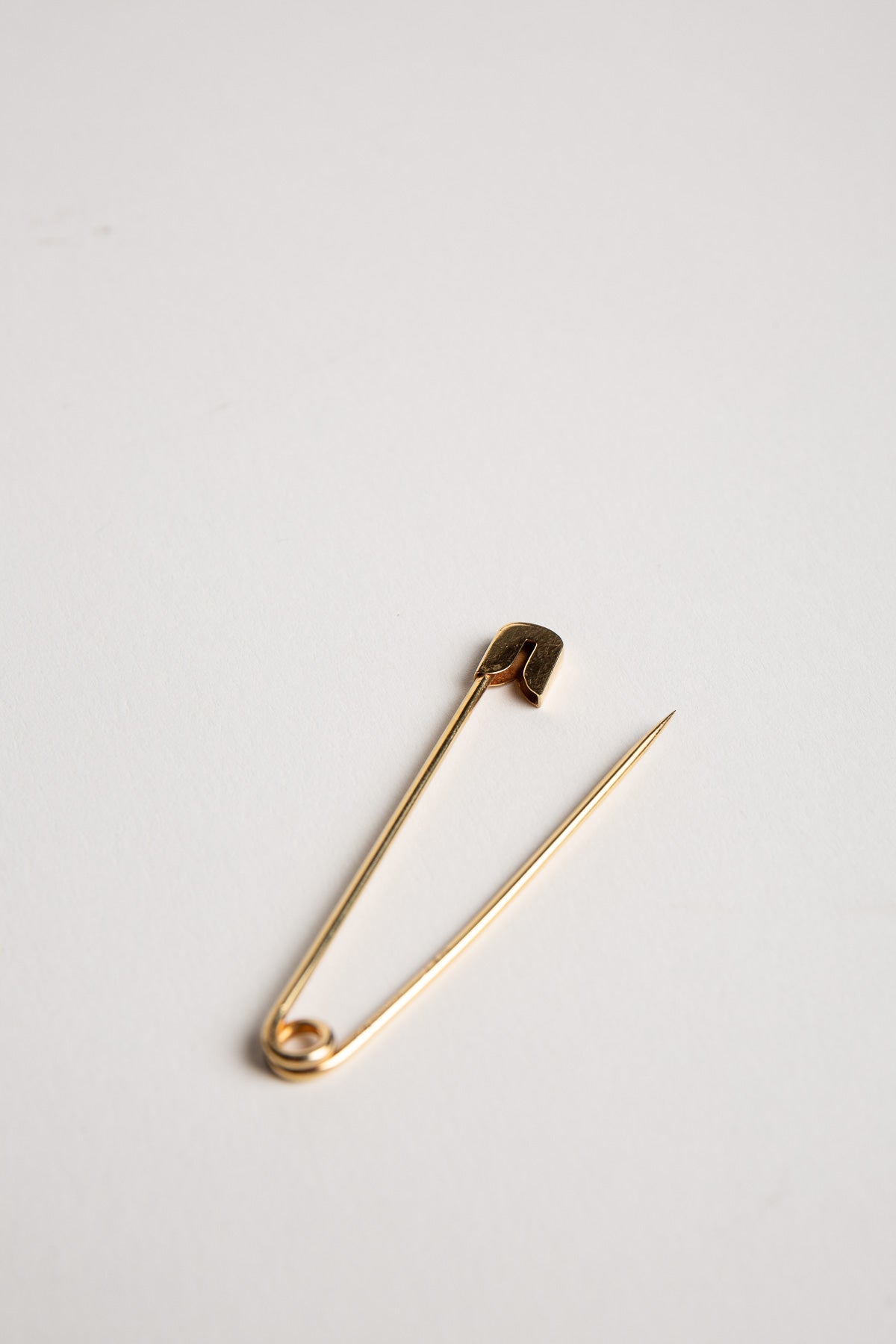 CARTIER | 1960'S 18K YELLOW GOLD SAFETY PIN - MAXFIELD LA