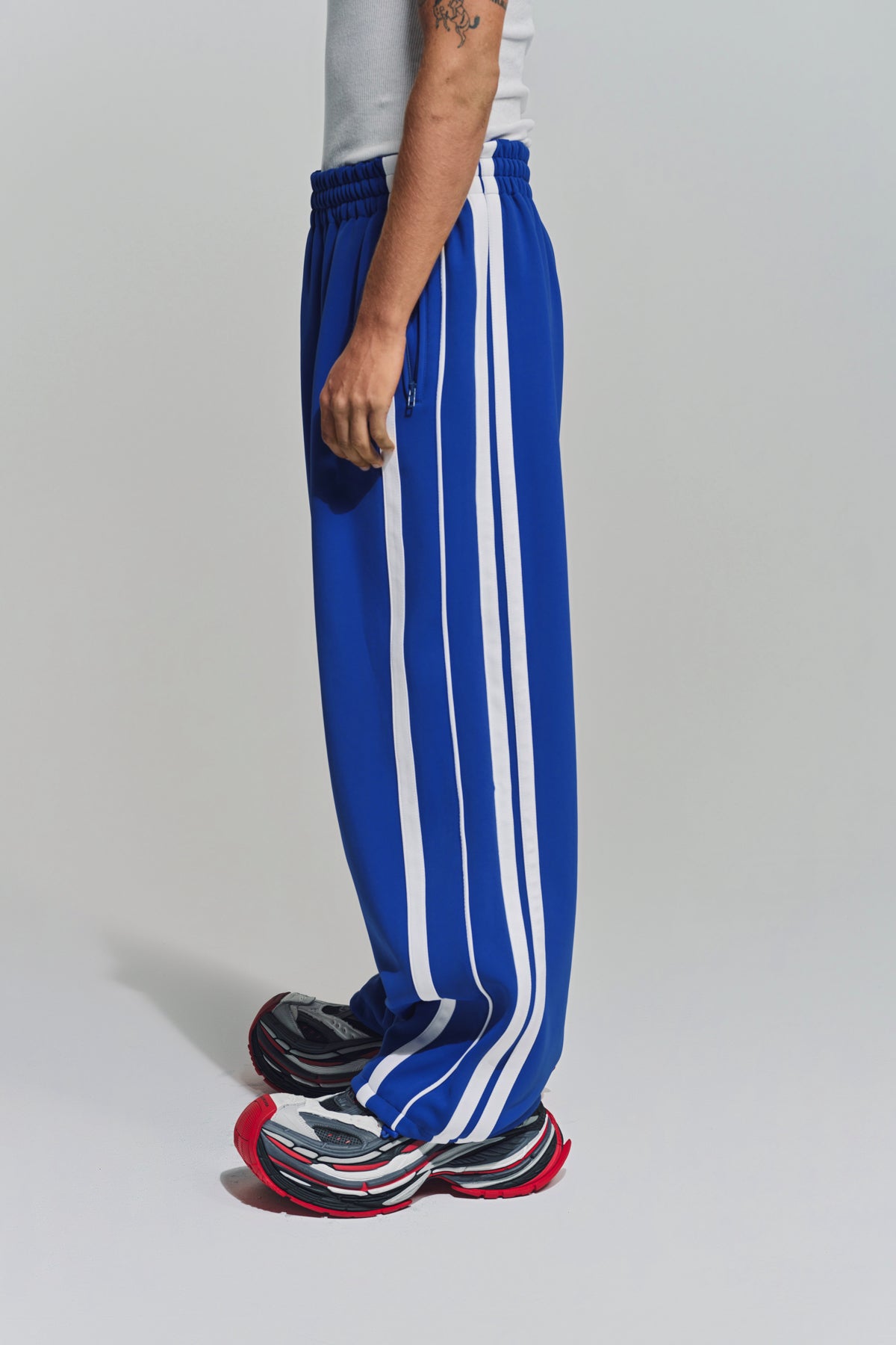VETEMENTS | OVAL LOGO GYM PANTS - MAXFIELD LA