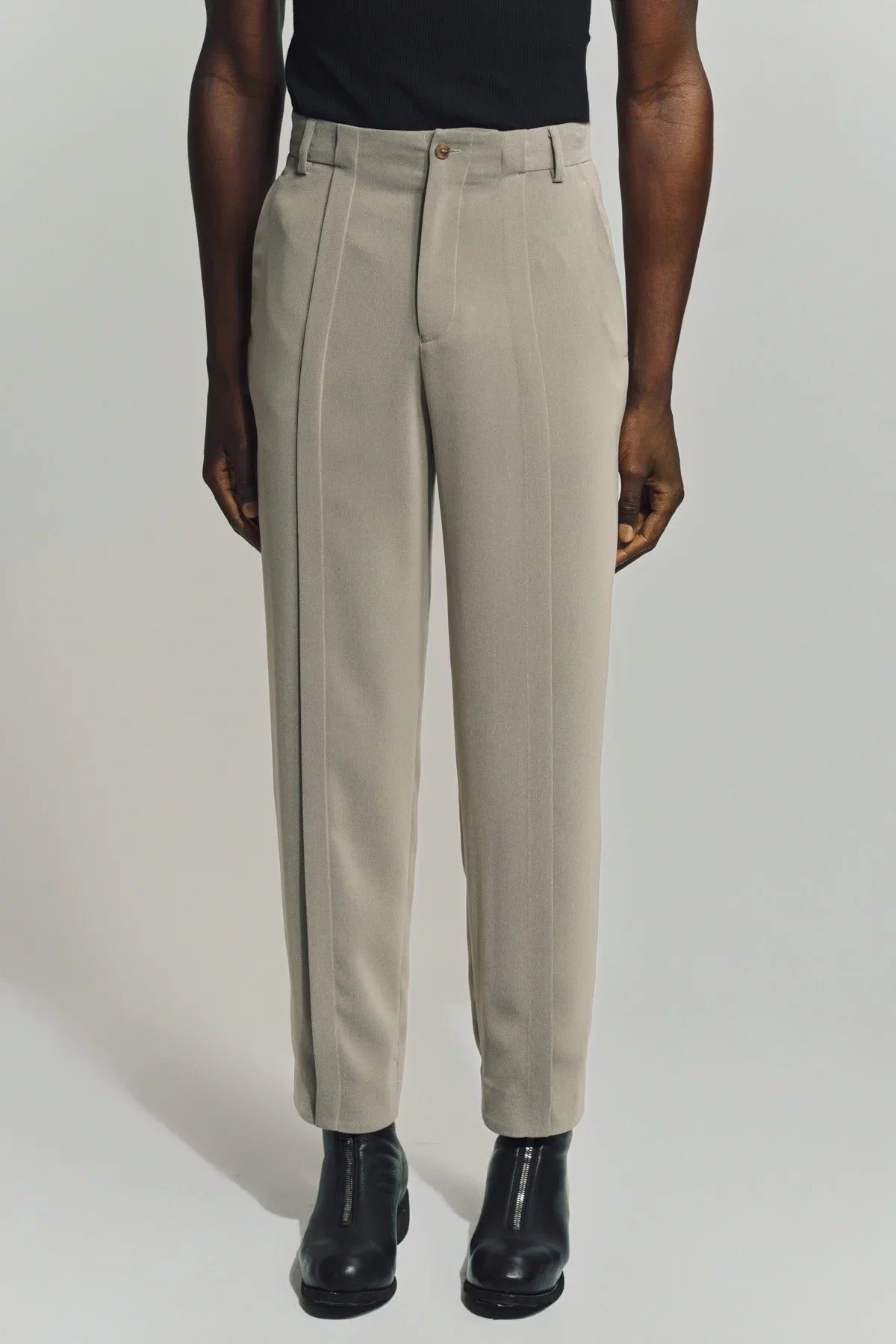 AUBERO | KNIFE PLEAT PANTS