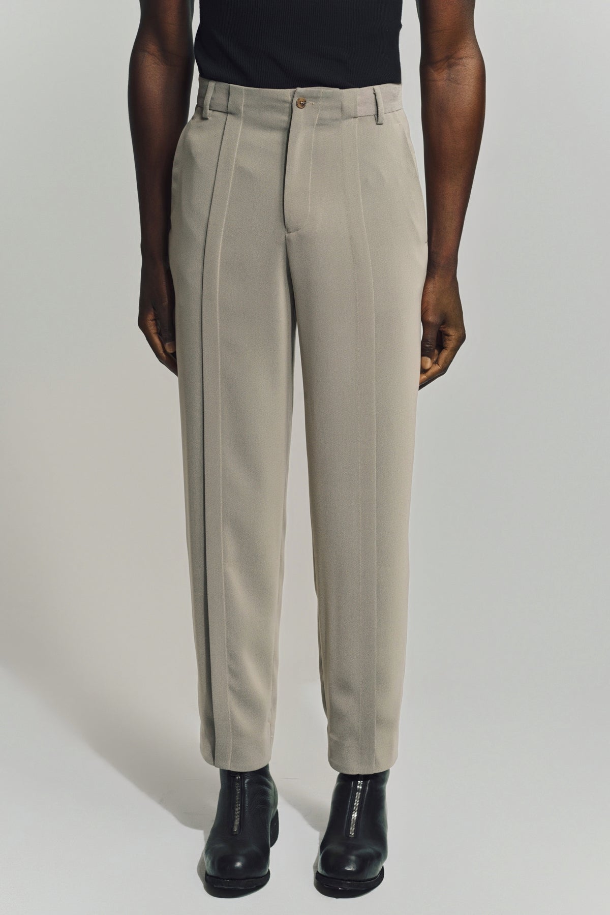 AUBERO | KNIFE PLEAT PANTS