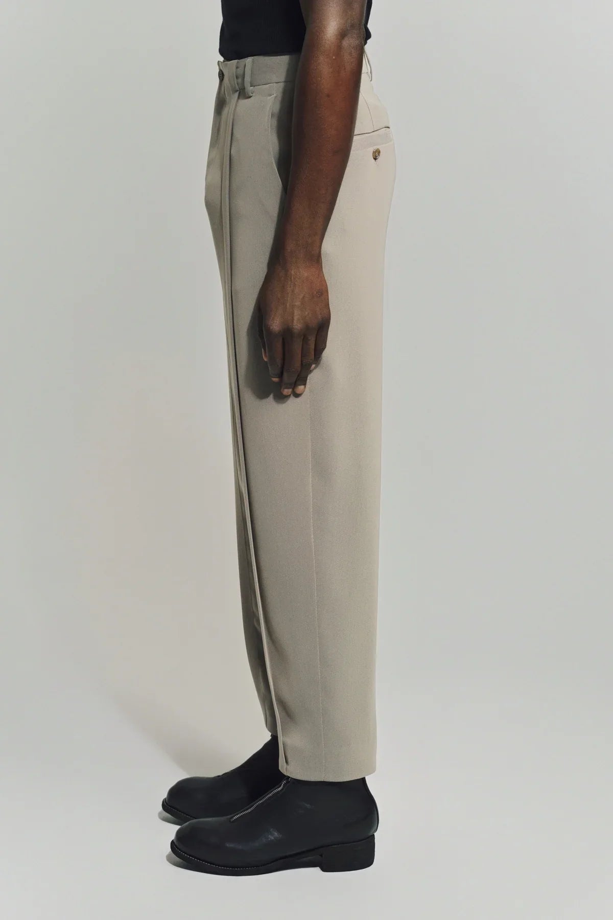 AUBERO | KNIFE PLEAT PANTS