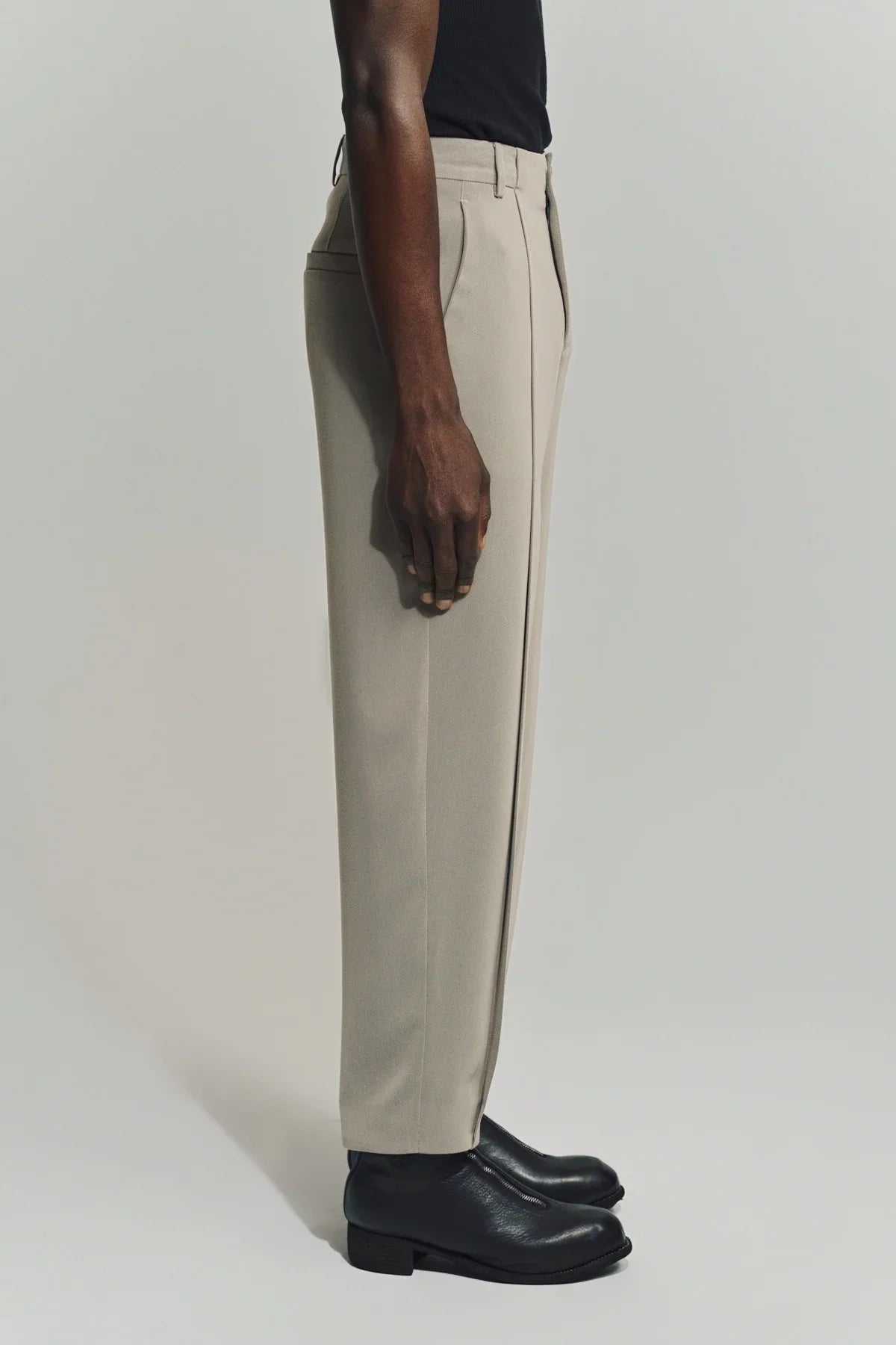 AUBERO | KNIFE PLEAT PANTS