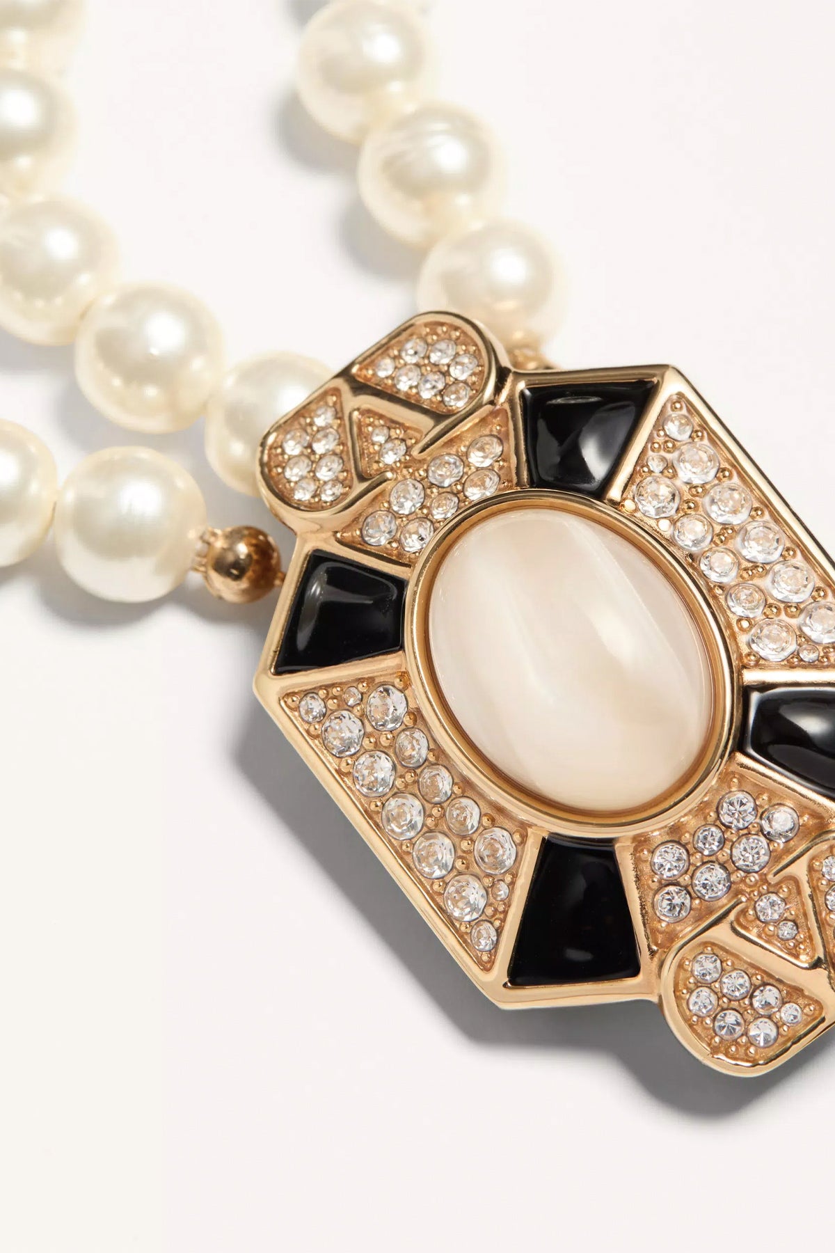 VALENTINO GARAVANI | PAS PLUS NECKLACE IN METAL, ENAMEL, RESIN, PEARLS AND SWAROVSKI® CRYSTALS